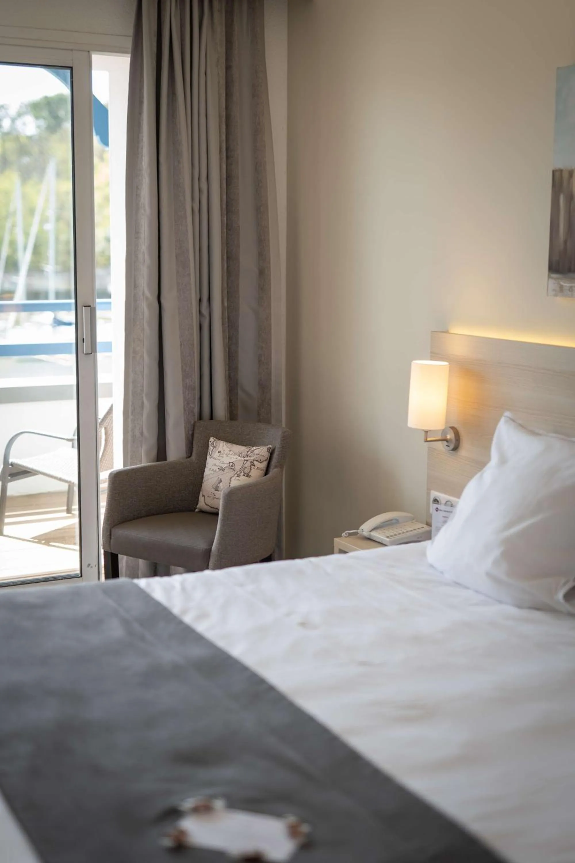 Photo of the whole room, Bed in Best Western Plus Le Roof Vannes Bord de Mer