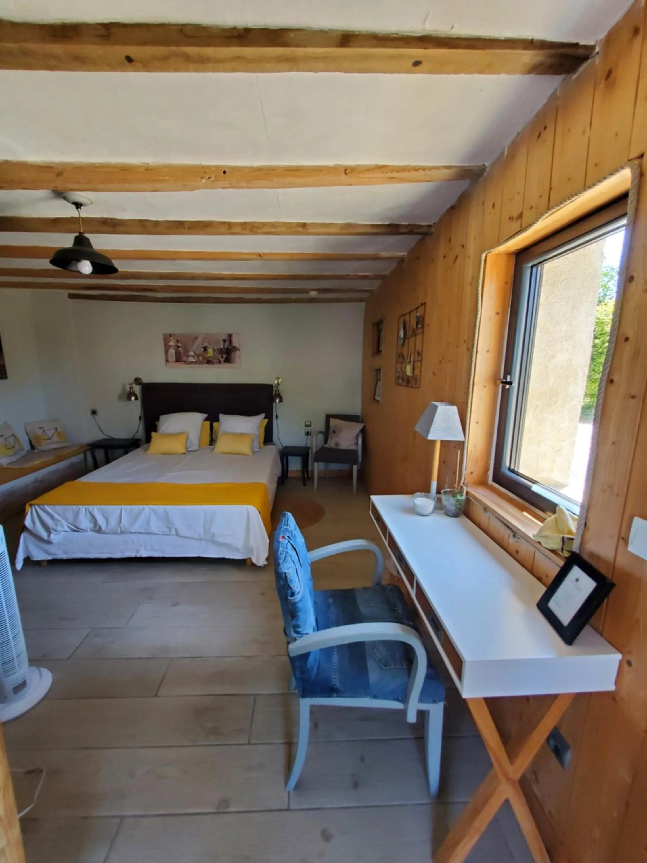 Bed in la grange aux hirondelles