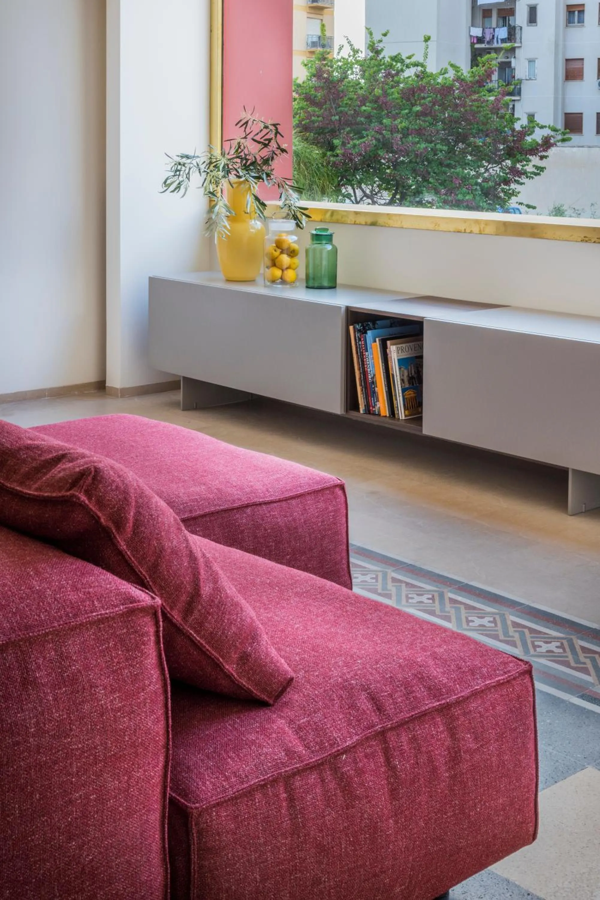 Communal lounge/ TV room in Giardini Mon Plaisir