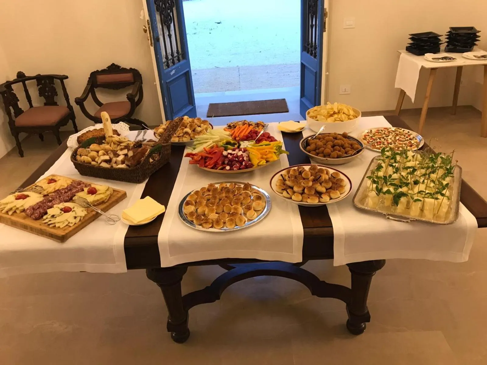 Communal lounge/ TV room in Giardini Mon Plaisir