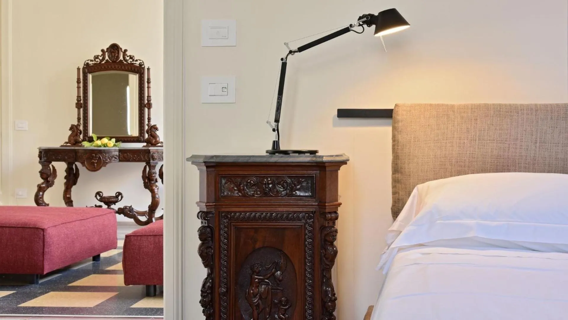 Decorative detail, Bed in Giardini Mon Plaisir