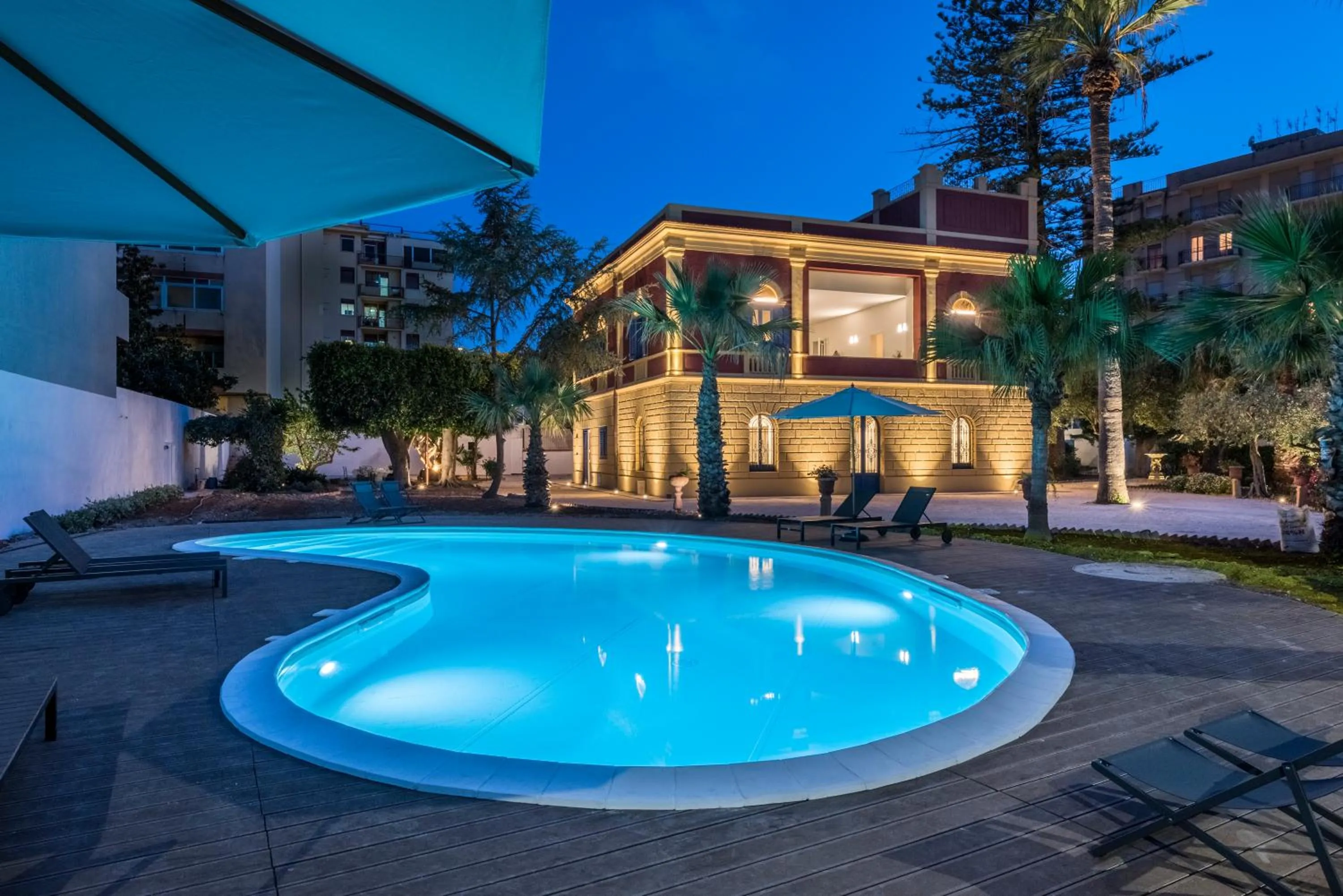 Property building in Giardini Mon Plaisir