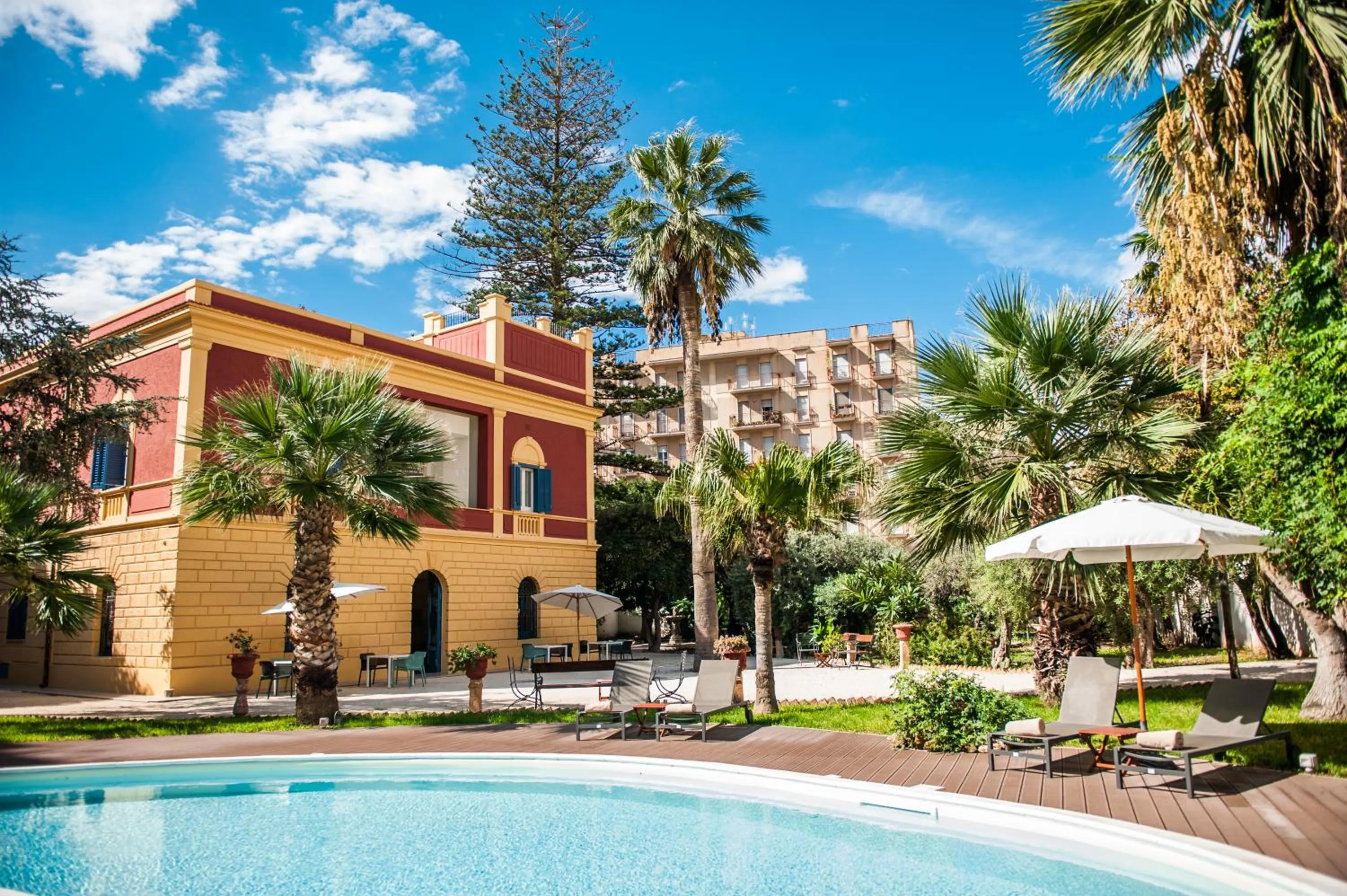 Property building in Giardini Mon Plaisir