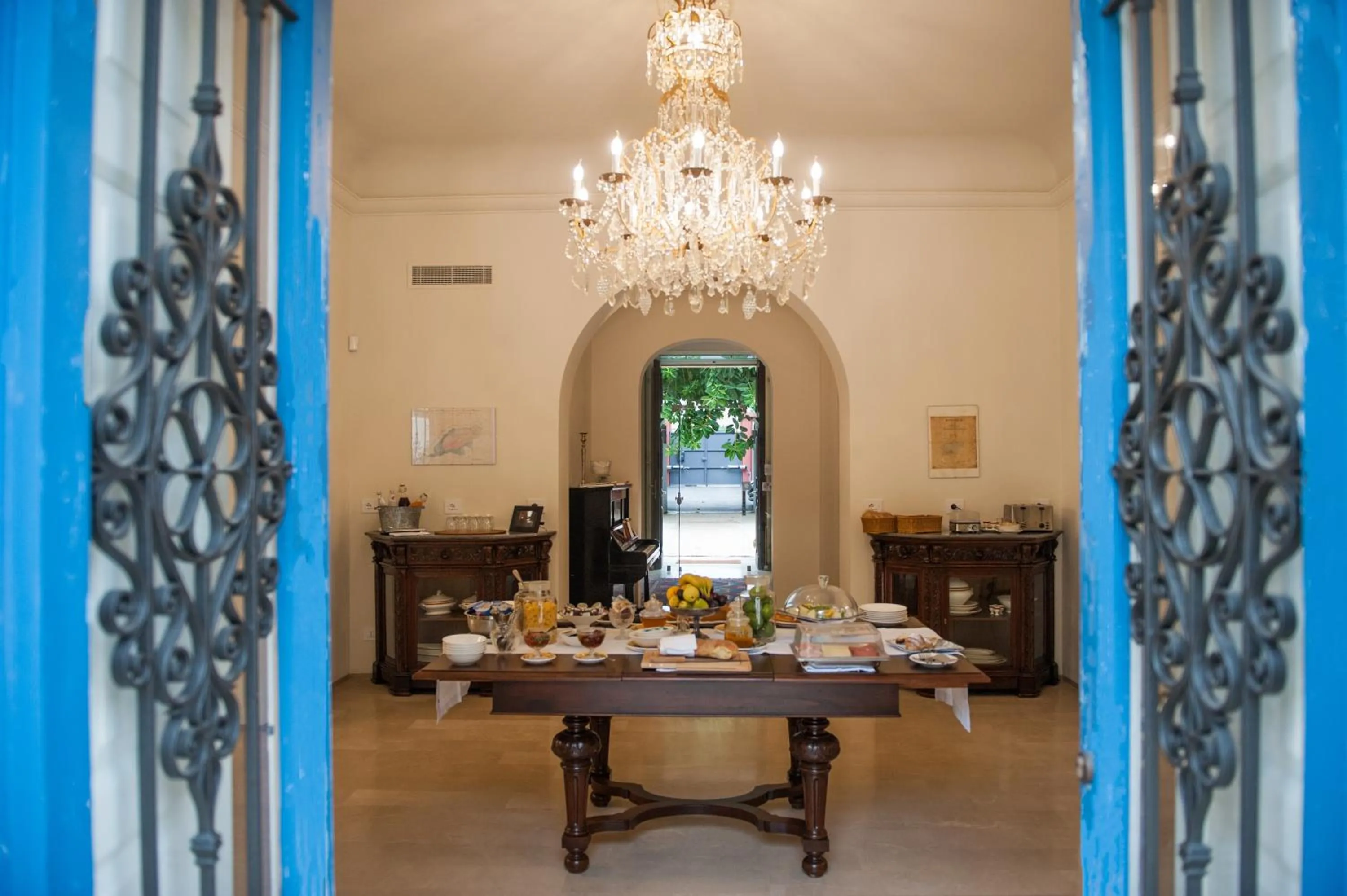 Restaurant/places to eat in Giardini Mon Plaisir