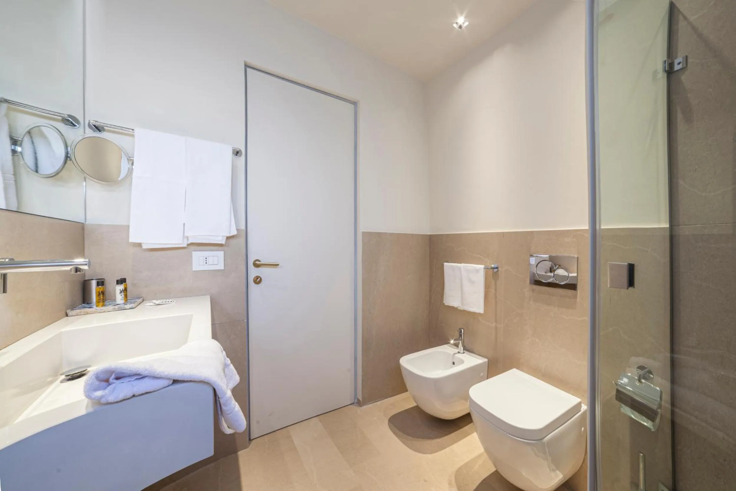 Shower, Bed in Giardini Mon Plaisir