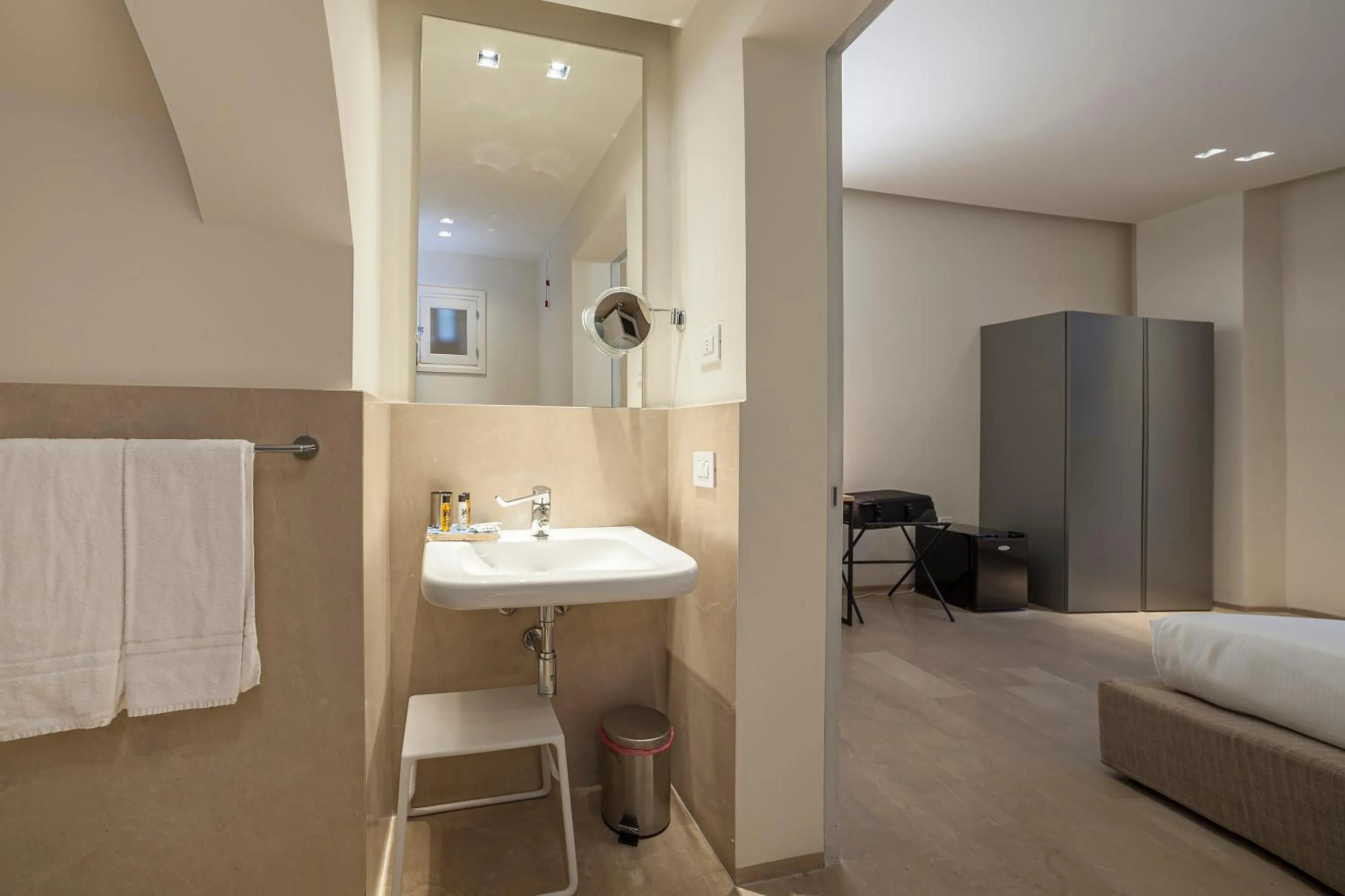 Bathroom, Bed in Giardini Mon Plaisir