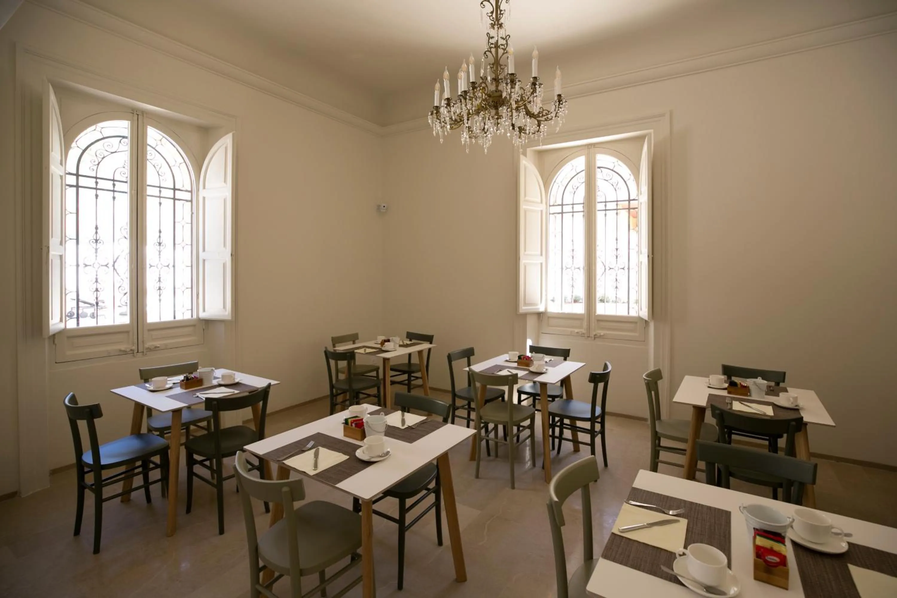 Communal lounge/ TV room in Giardini Mon Plaisir