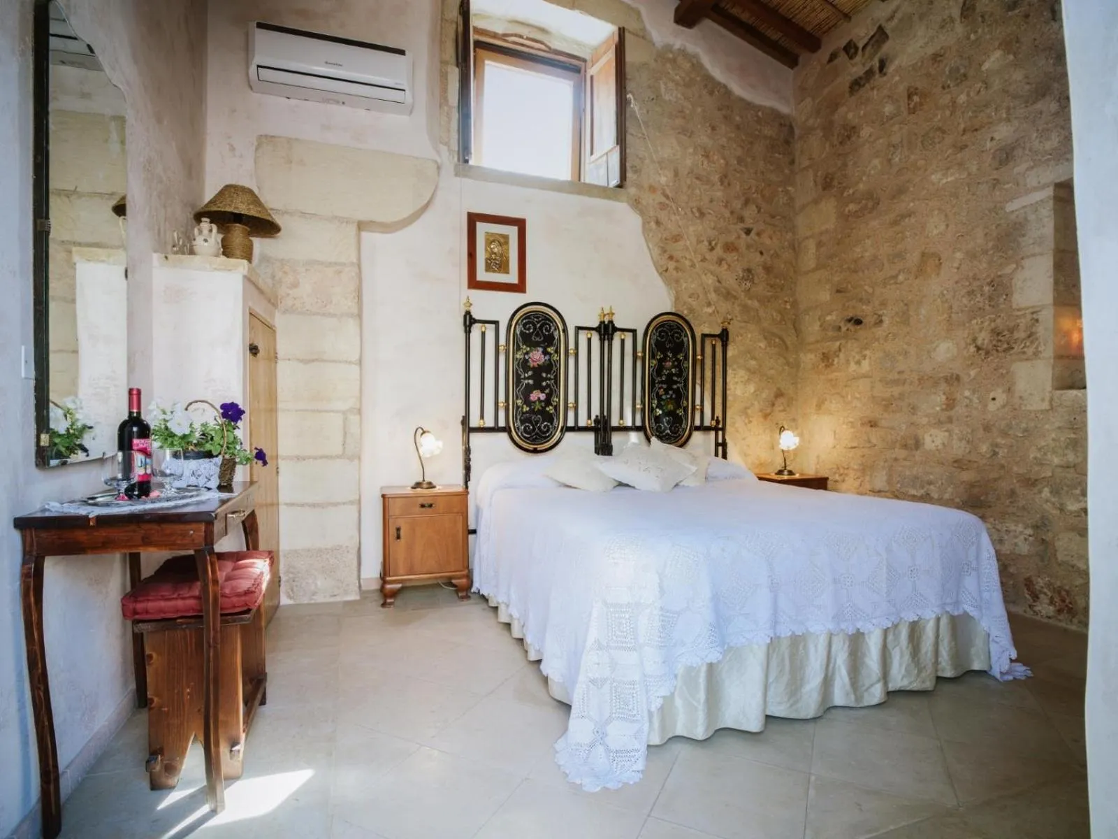 Photo of the whole room, Bed in Borgoterra