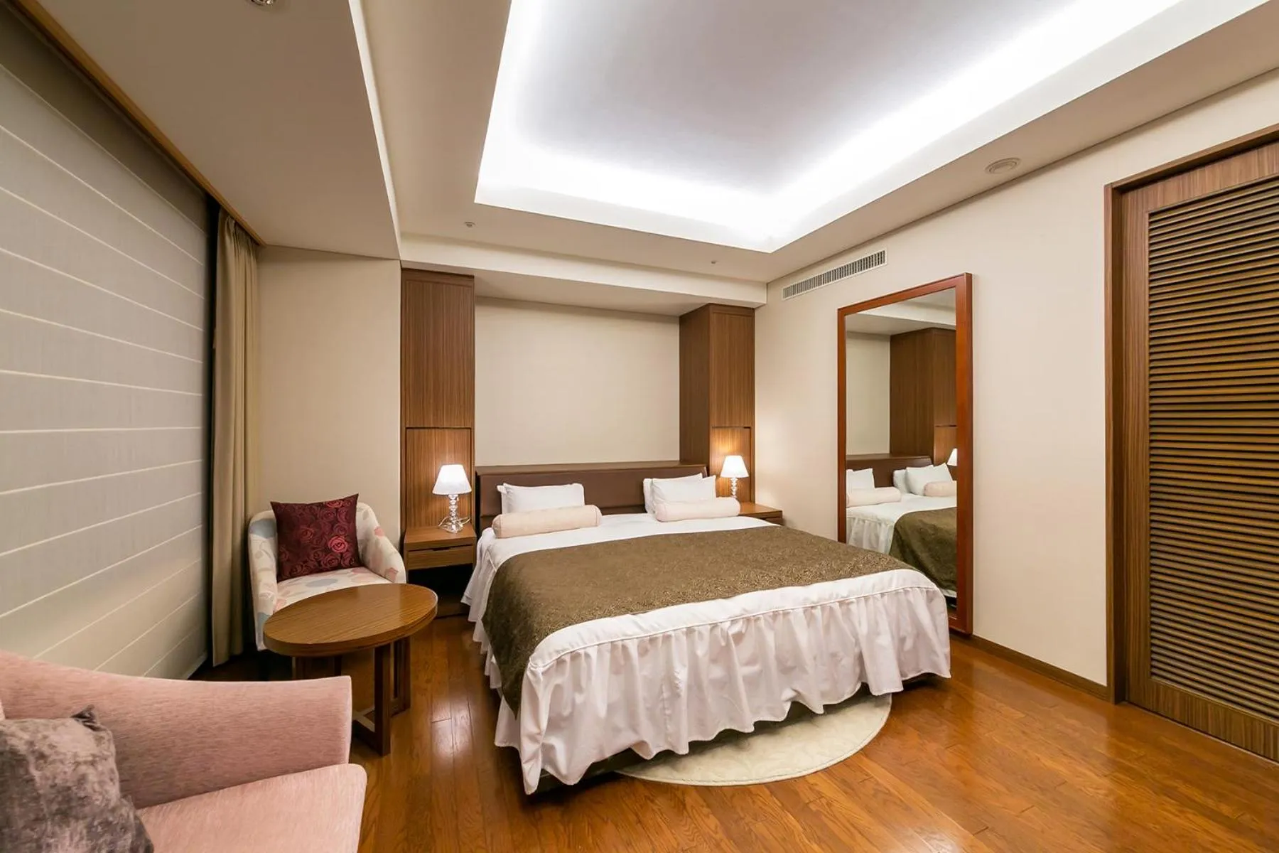 Photo of the whole room, Bed in Onyado Toho