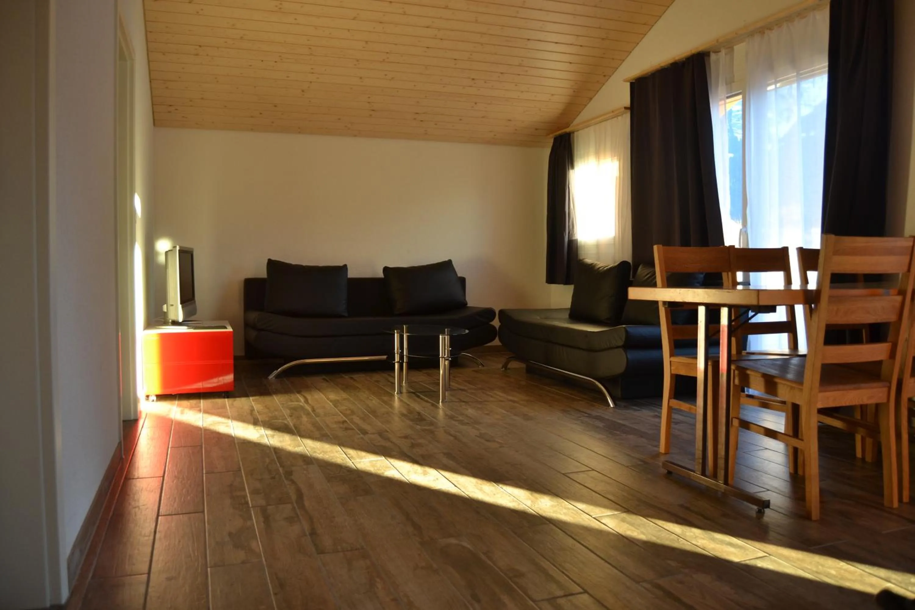 Dining area in Swiss Chalet Holidays Ringgenberg