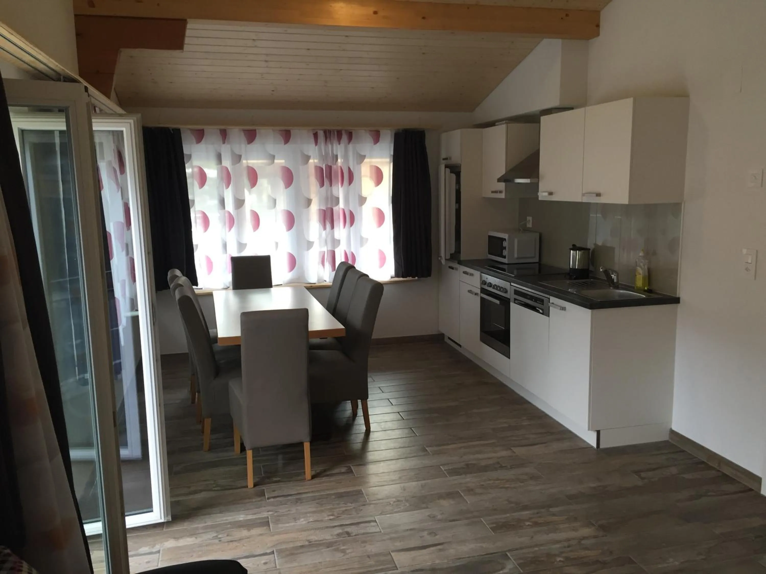 Dining area in Swiss Chalet Holidays Ringgenberg