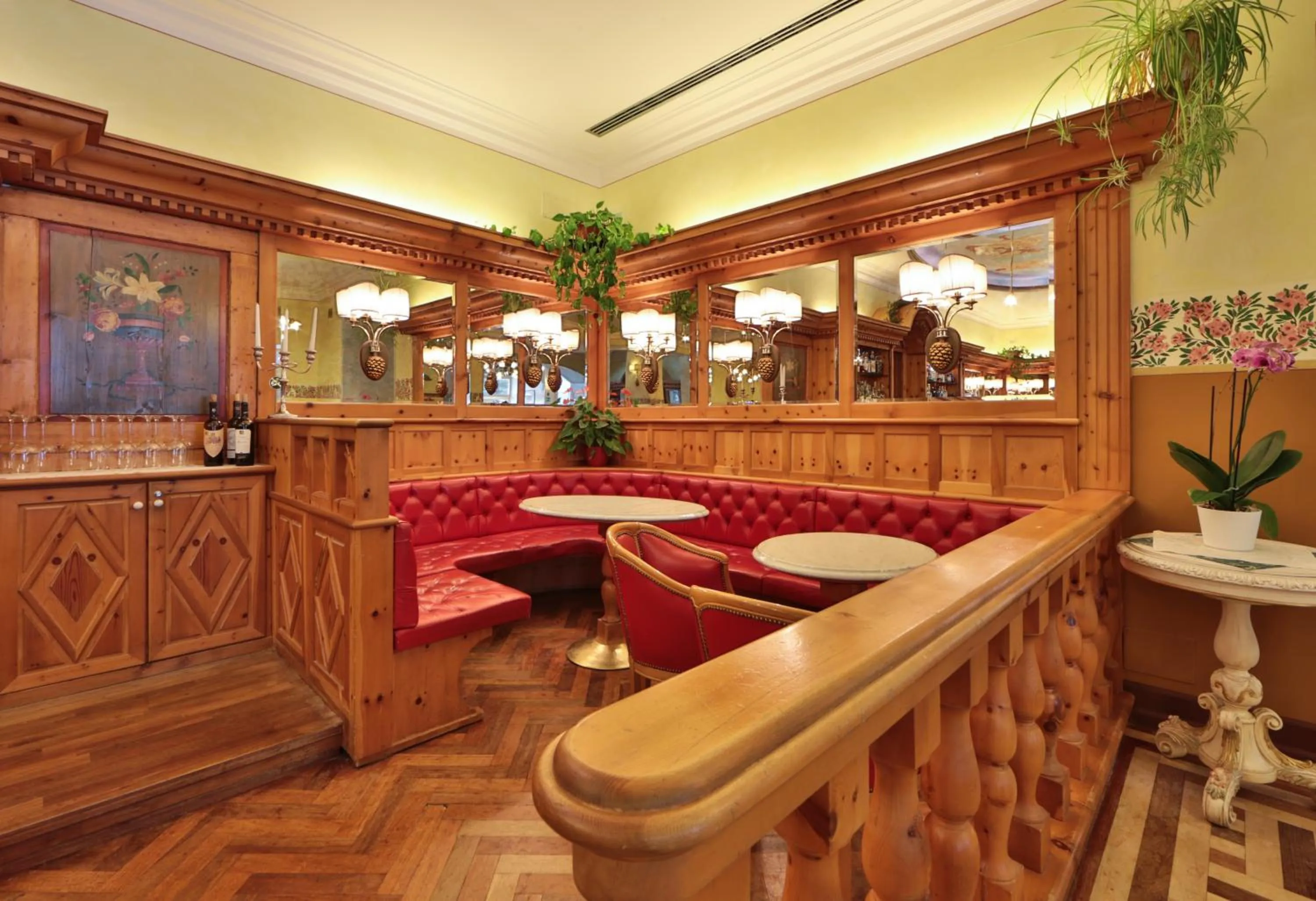 Lounge or bar in TH Madonna di Campiglio | Golf Hotel