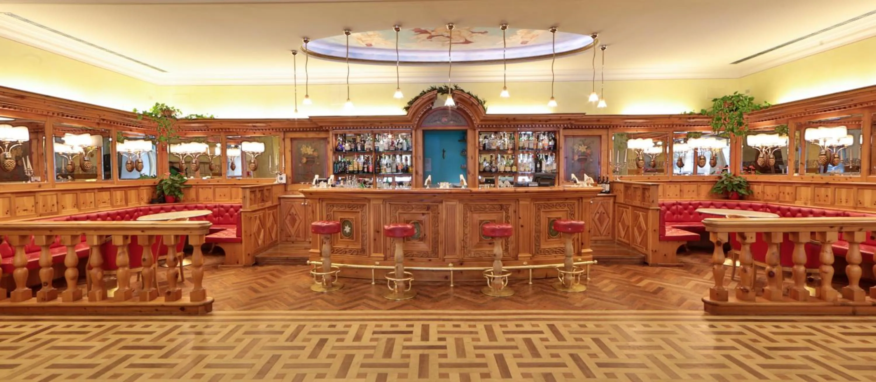 Lounge or bar in TH Madonna di Campiglio | Golf Hotel