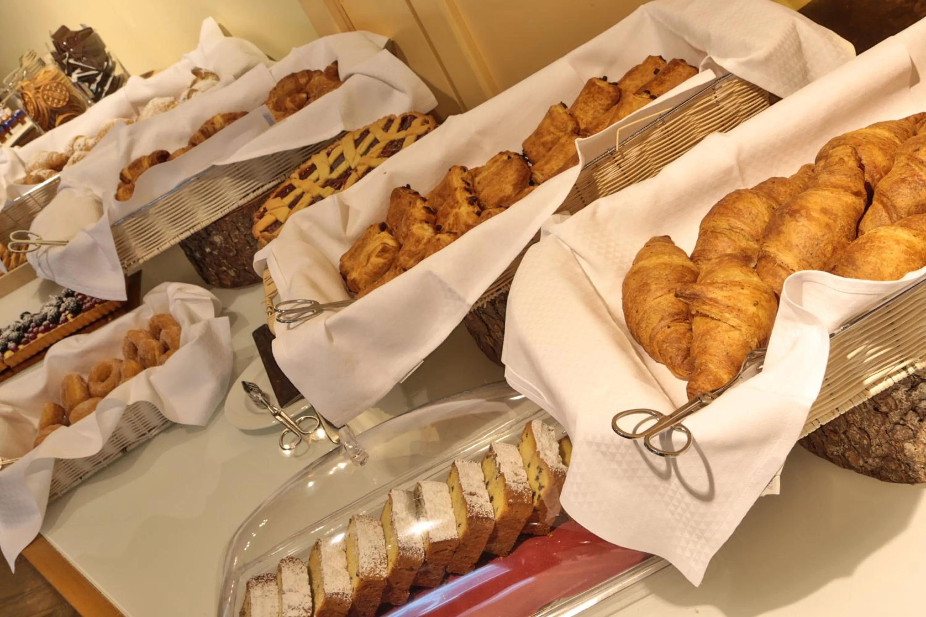 Buffet breakfast in TH Madonna di Campiglio | Golf Hotel