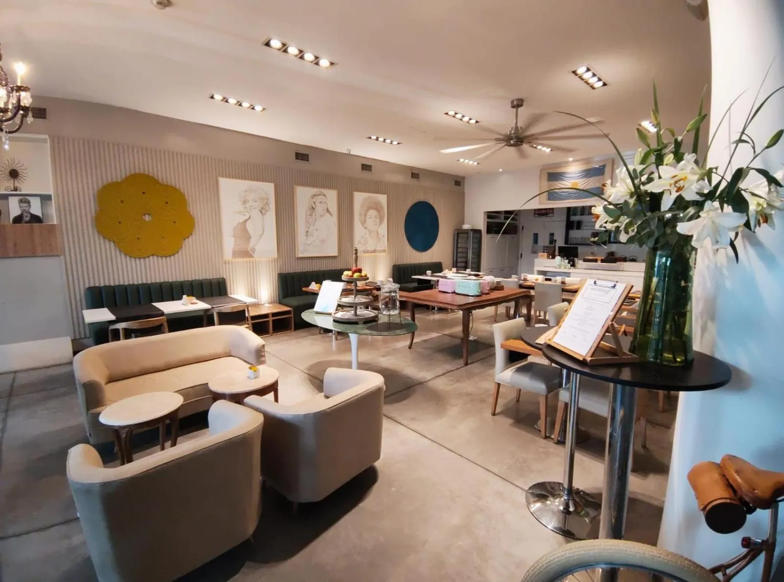 Restaurant/places to eat in Be Hollywood!