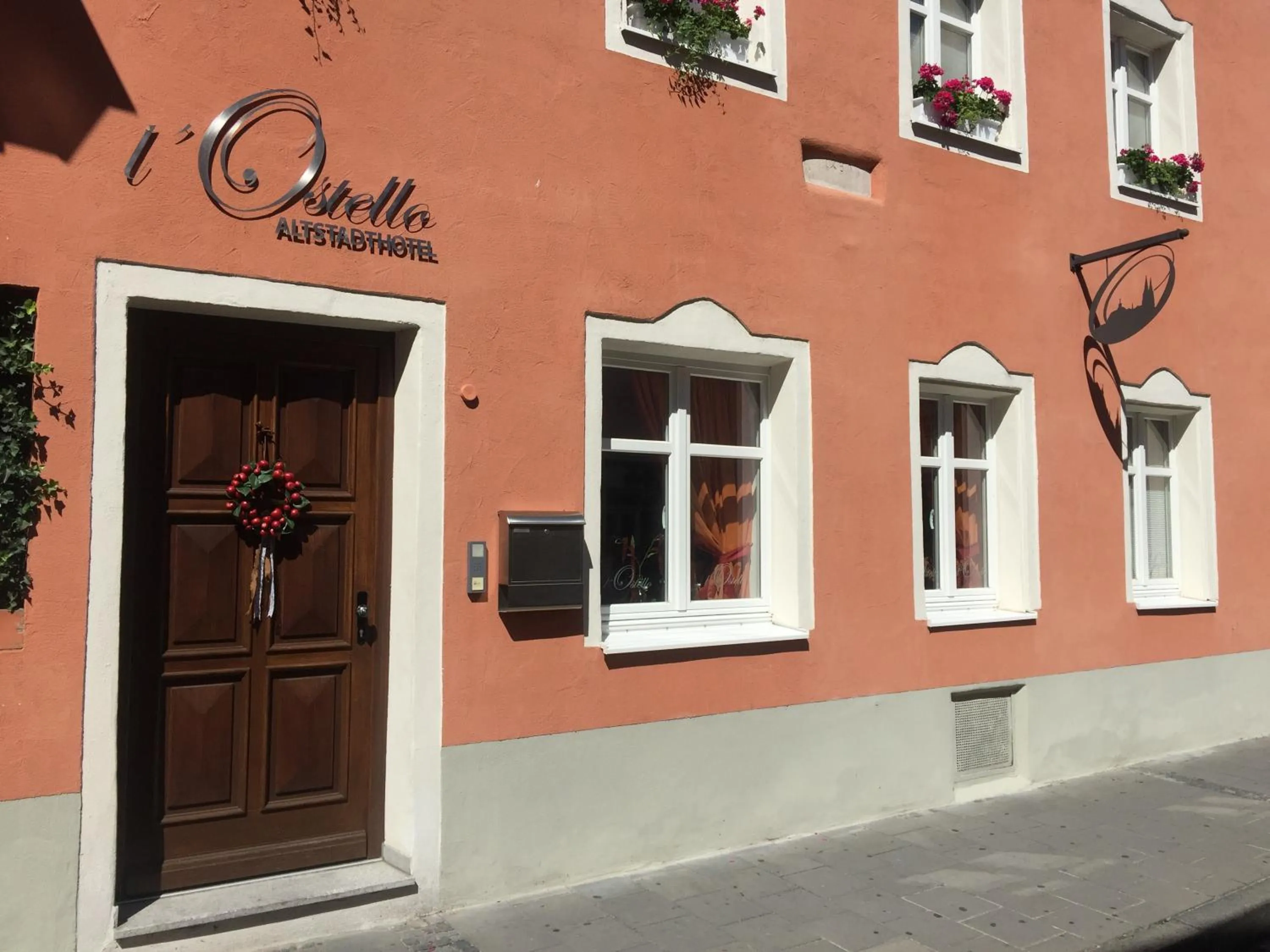 Facade/entrance in L'Ostello Altstadthotel