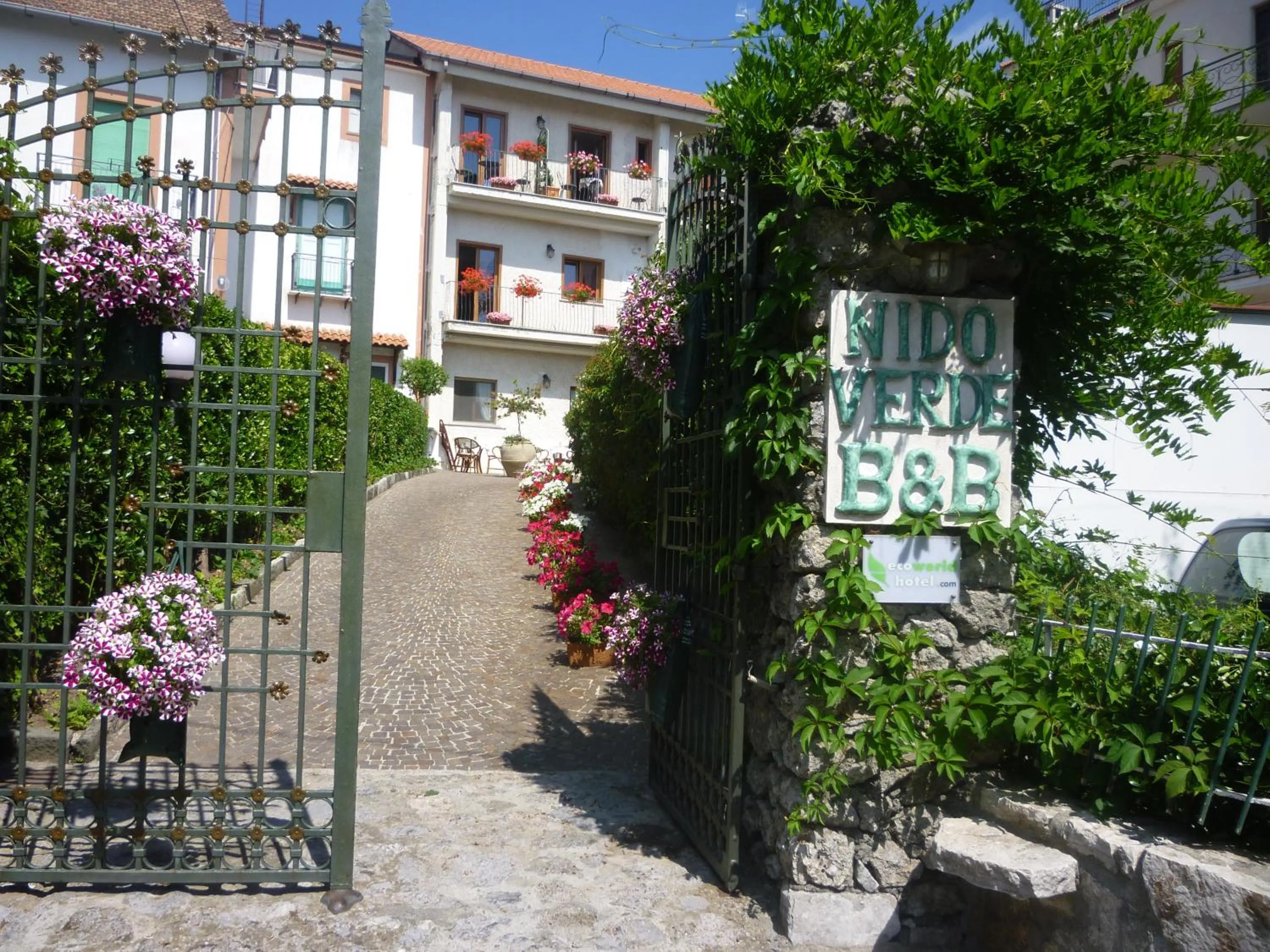 Facade/entrance in Nido Verde