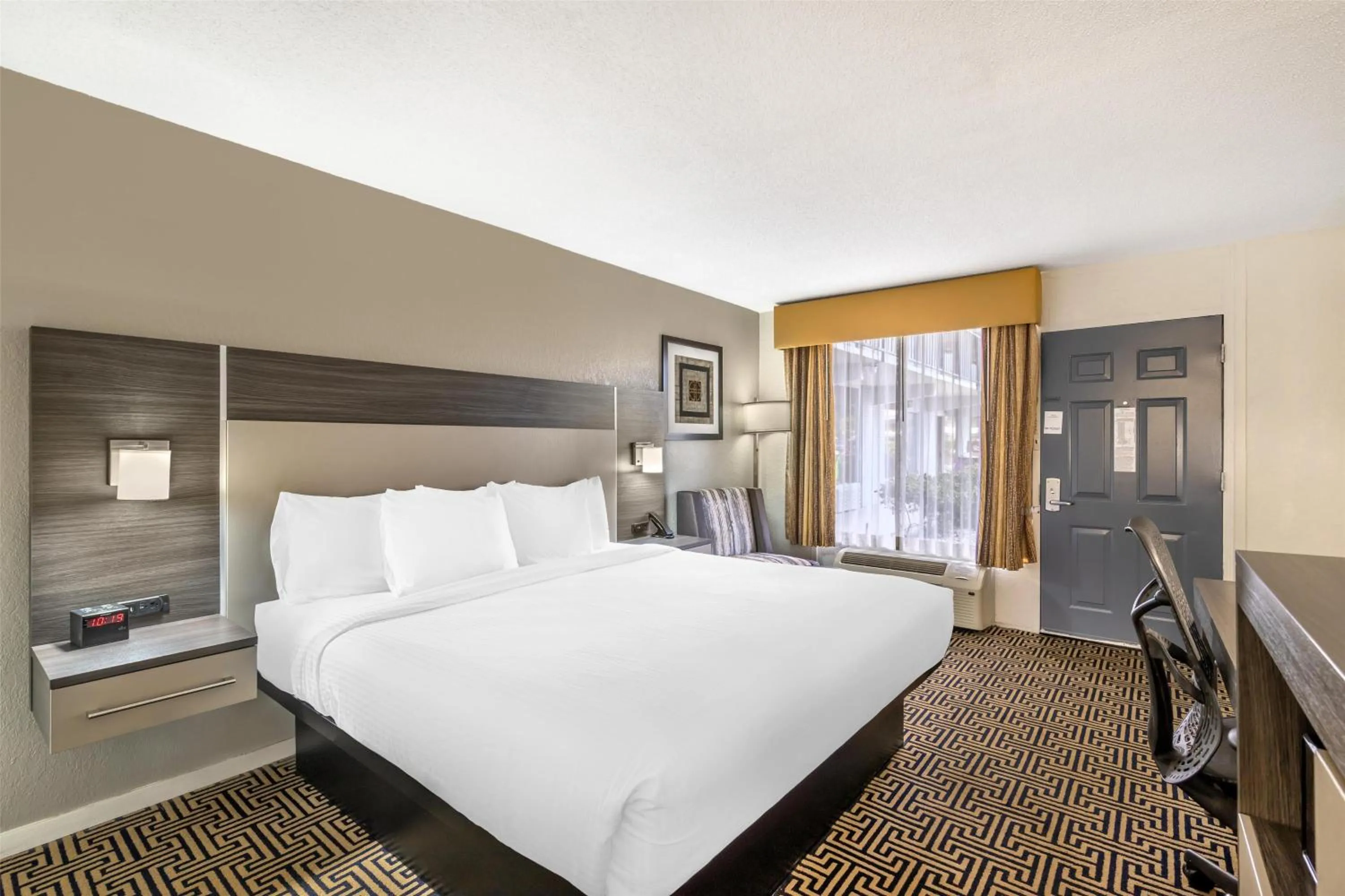 Bedroom, Bed in Best Western Central Inn