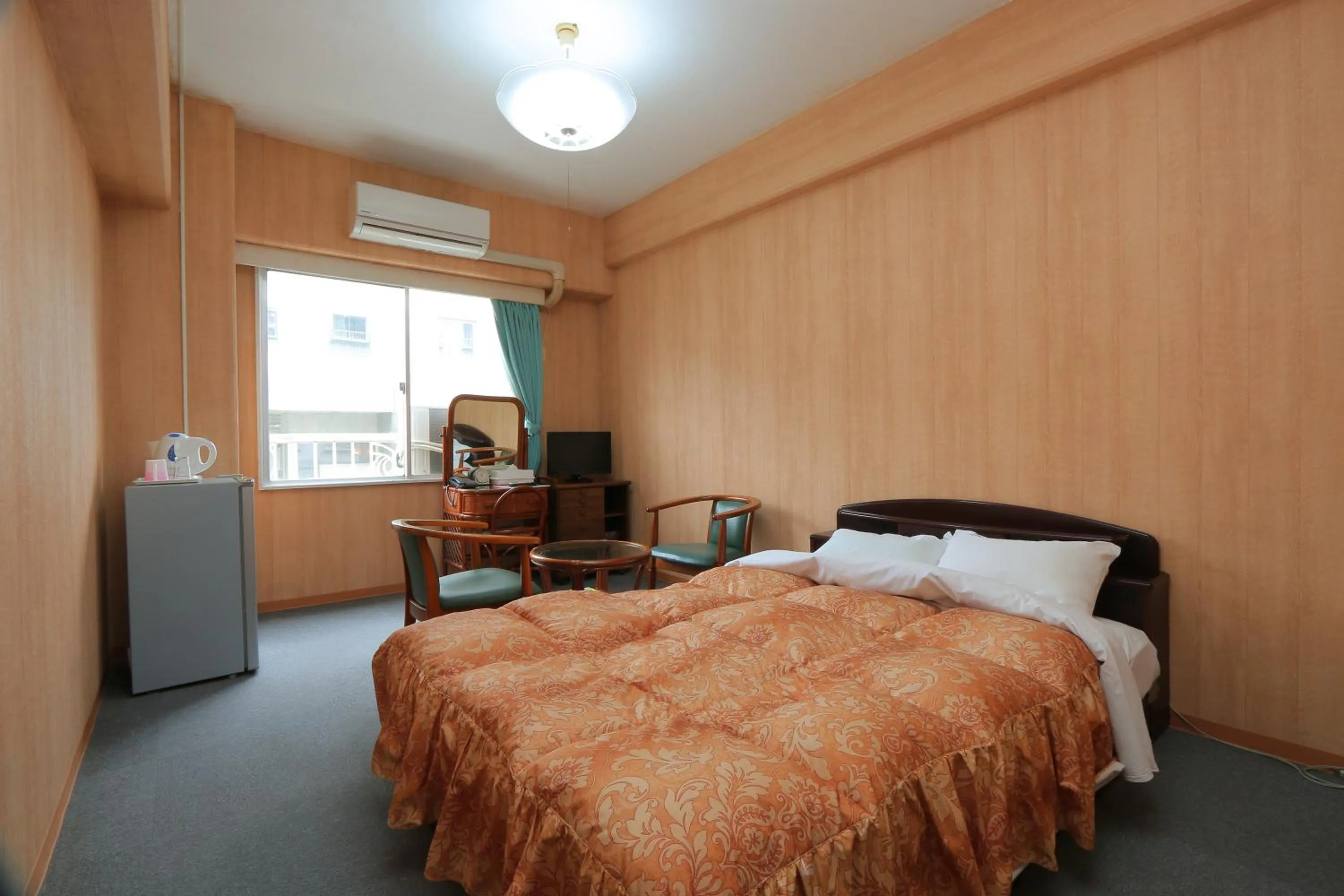 Bedroom, Bed in Sun Flower City Hotel