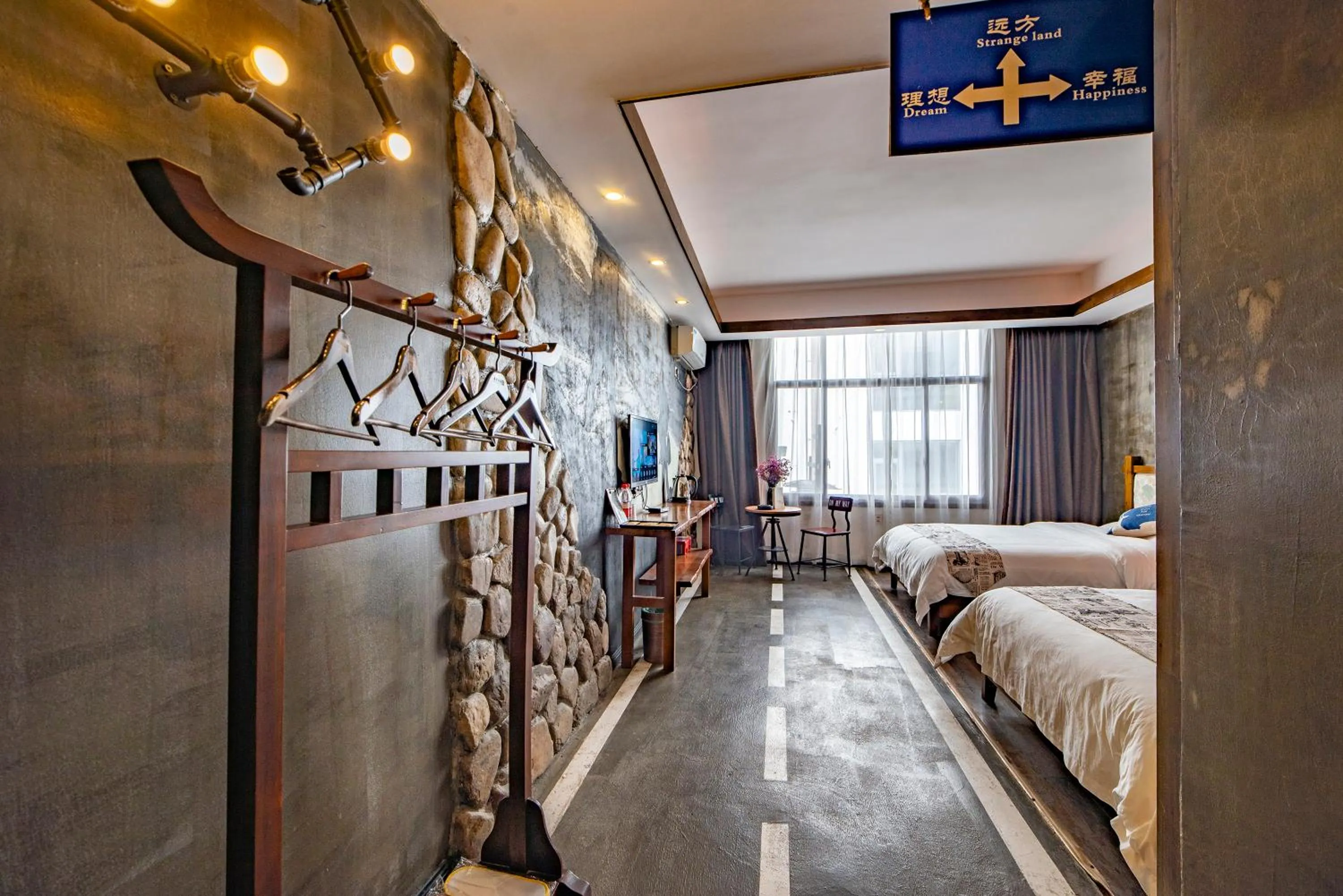 Photo of the whole room, Bed in Zhangjiajie Nanfang Yinan Hotel
