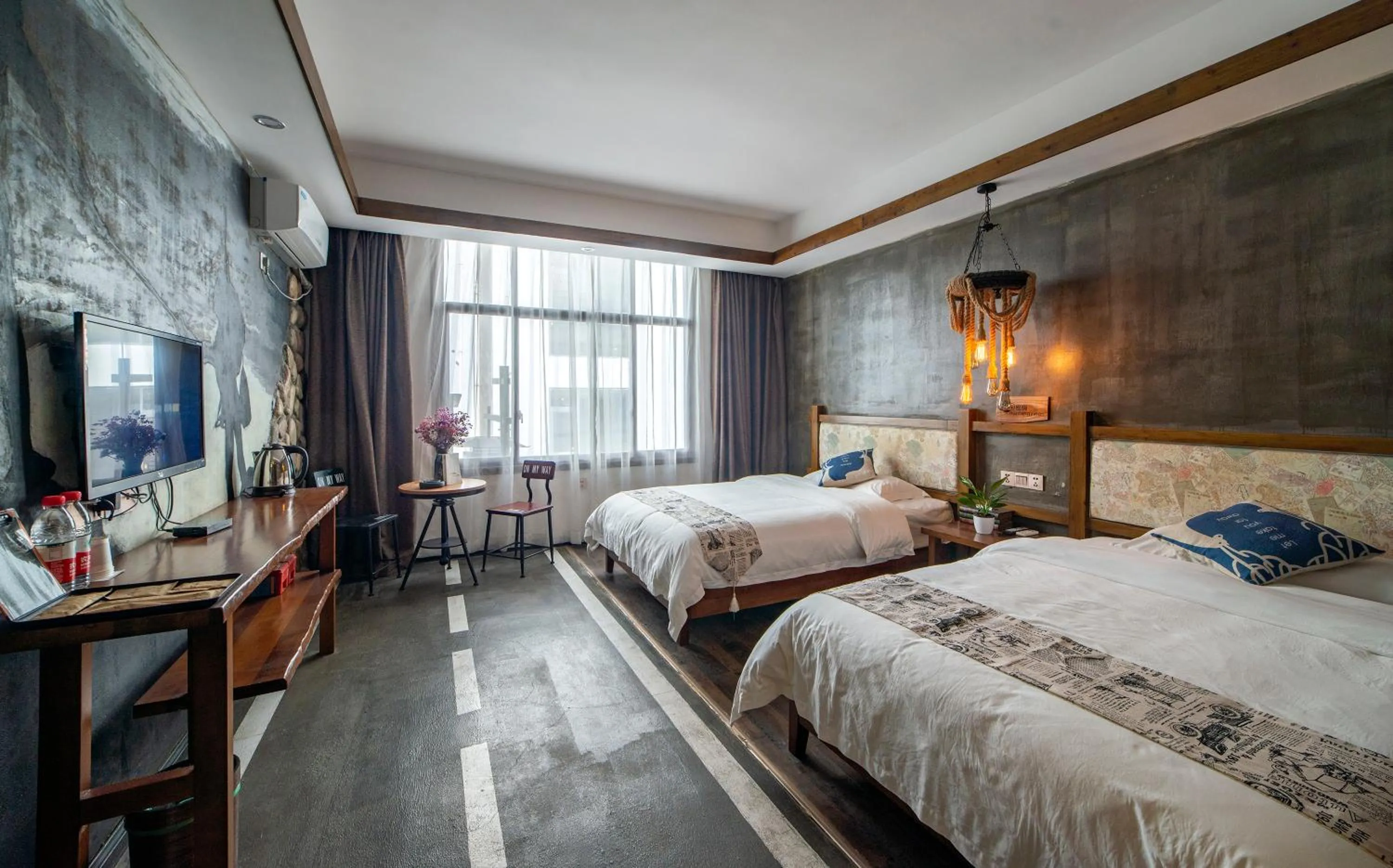 Photo of the whole room, Bed in Zhangjiajie Nanfang Yinan Hotel