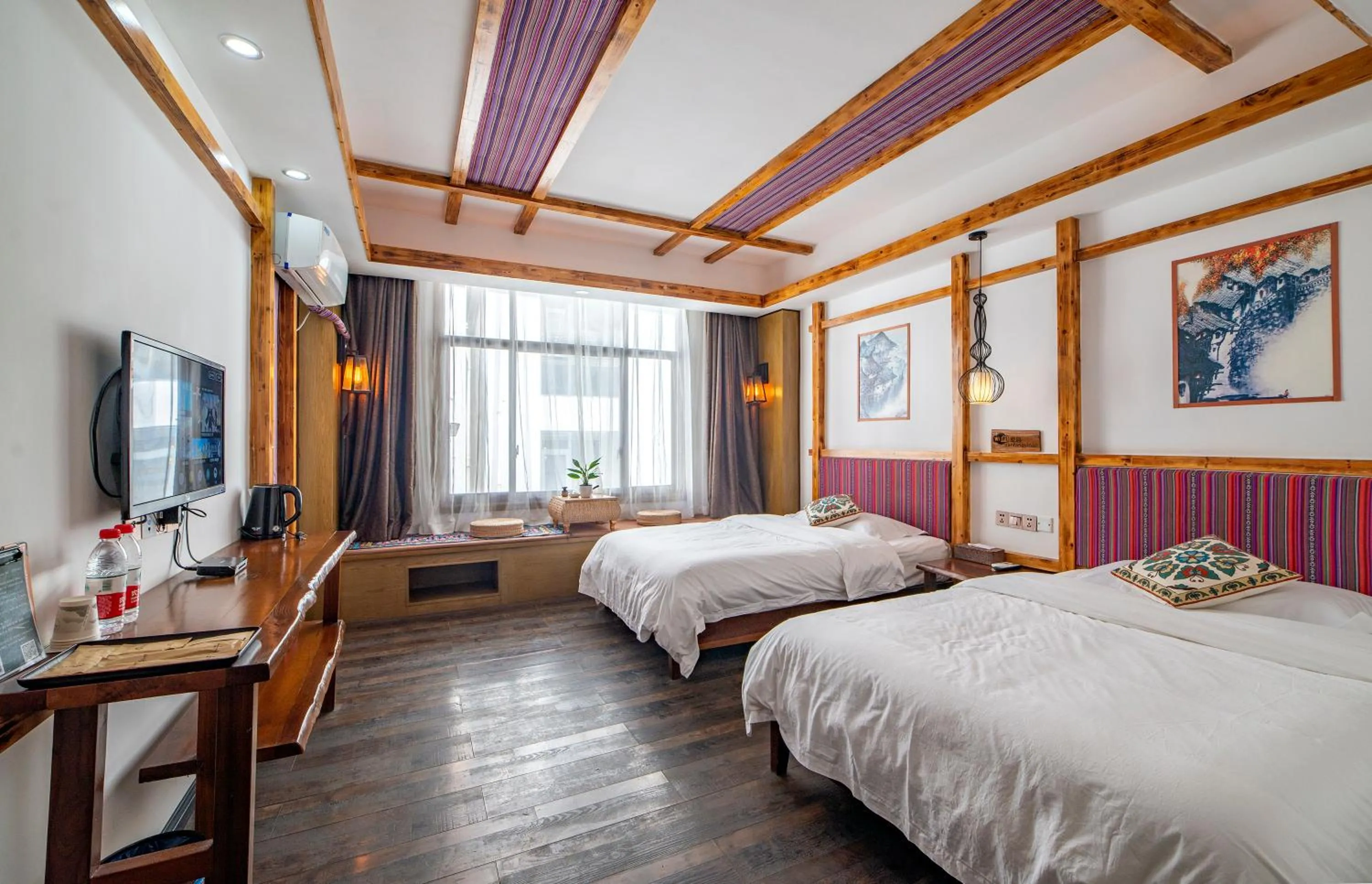 Photo of the whole room, Bed in Zhangjiajie Nanfang Yinan Hotel