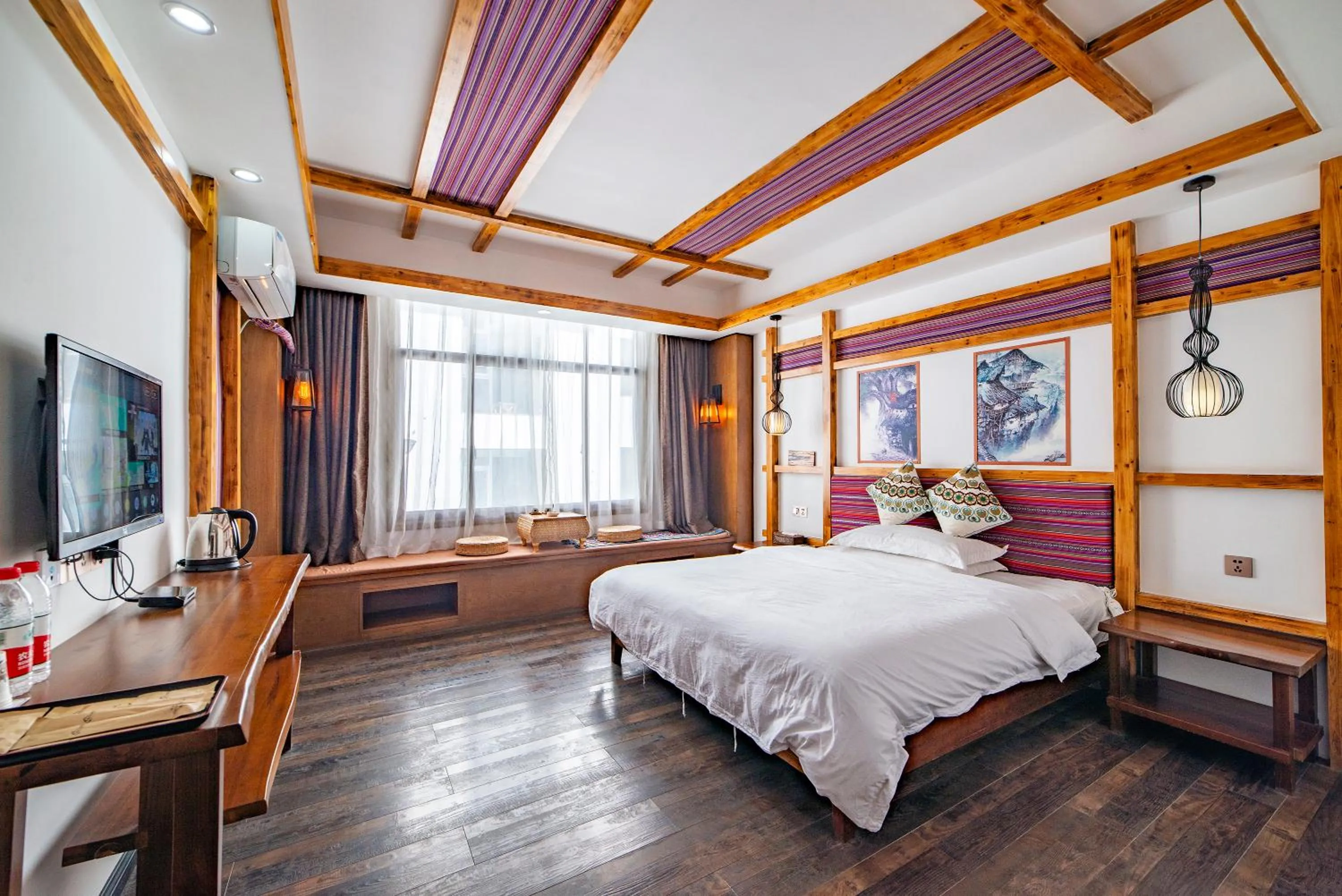 Photo of the whole room, Bed in Zhangjiajie Nanfang Yinan Hotel