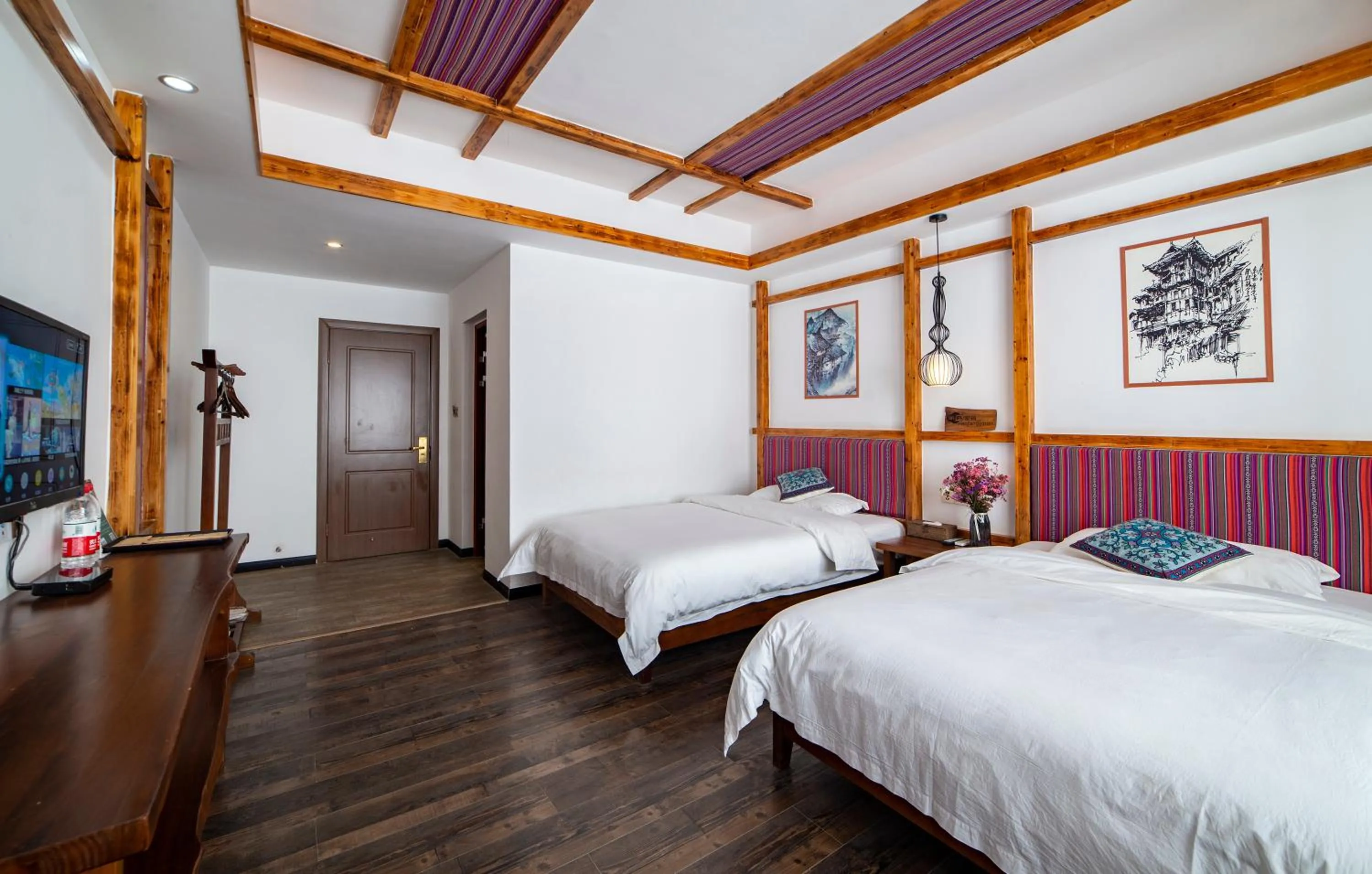 Photo of the whole room, Bed in Zhangjiajie Nanfang Yinan Hotel