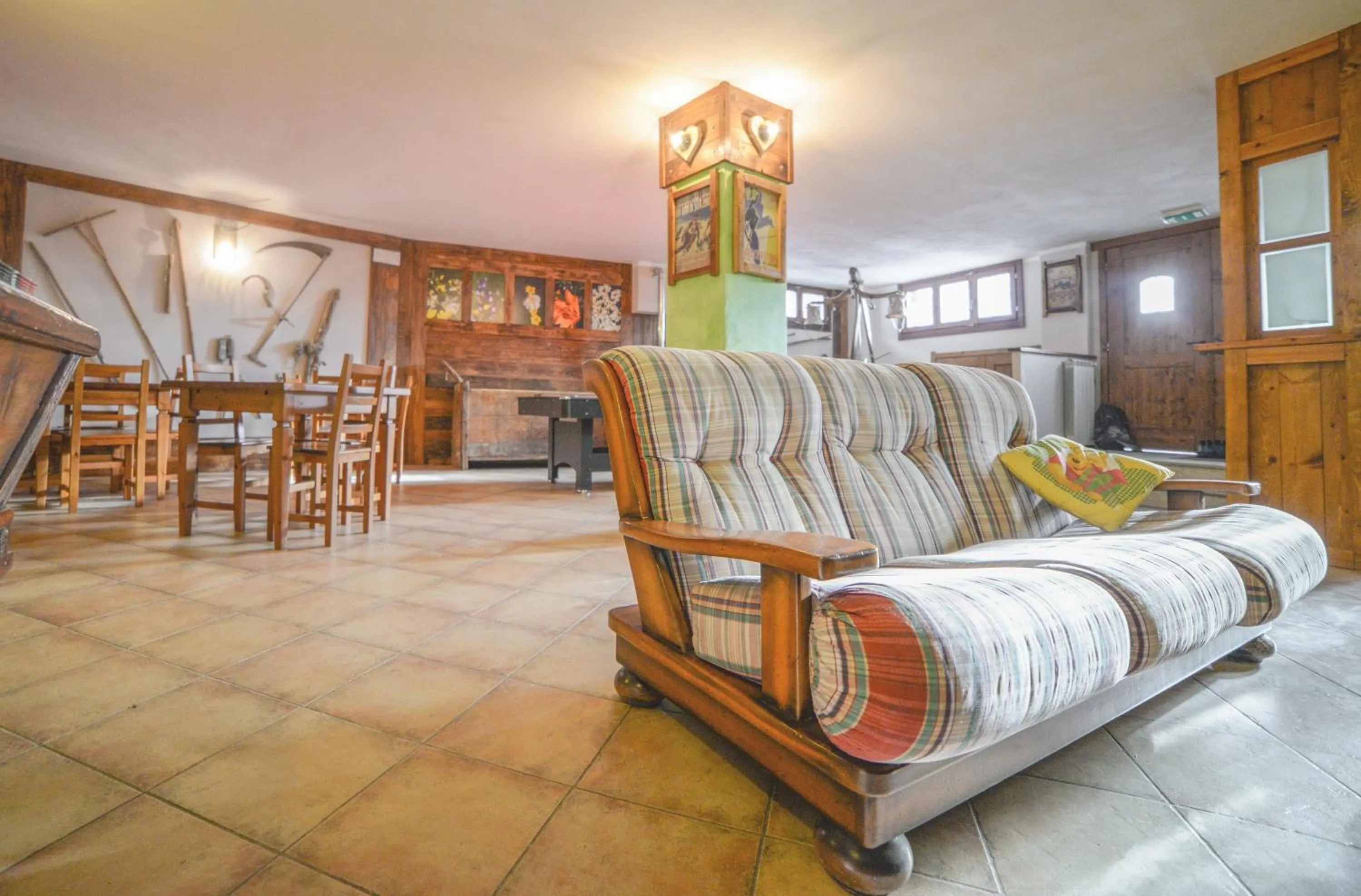Communal lounge/ TV room in Chalet Della Guida