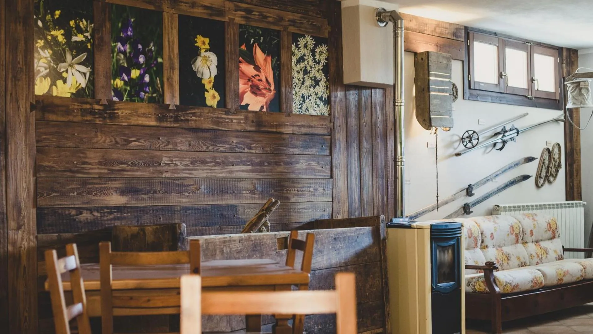 Communal lounge/ TV room in Chalet Della Guida