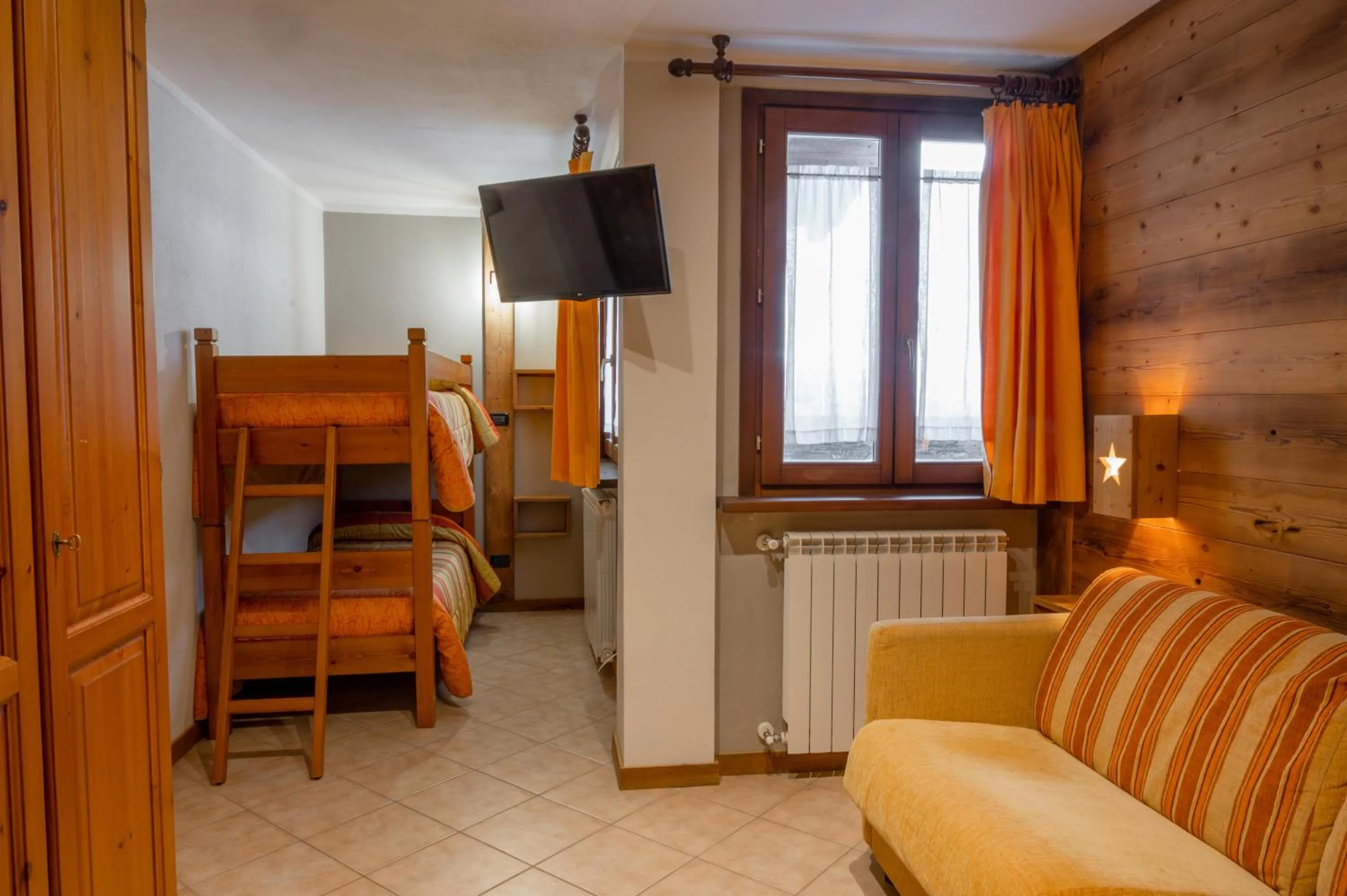 Bed in Chalet Della Guida