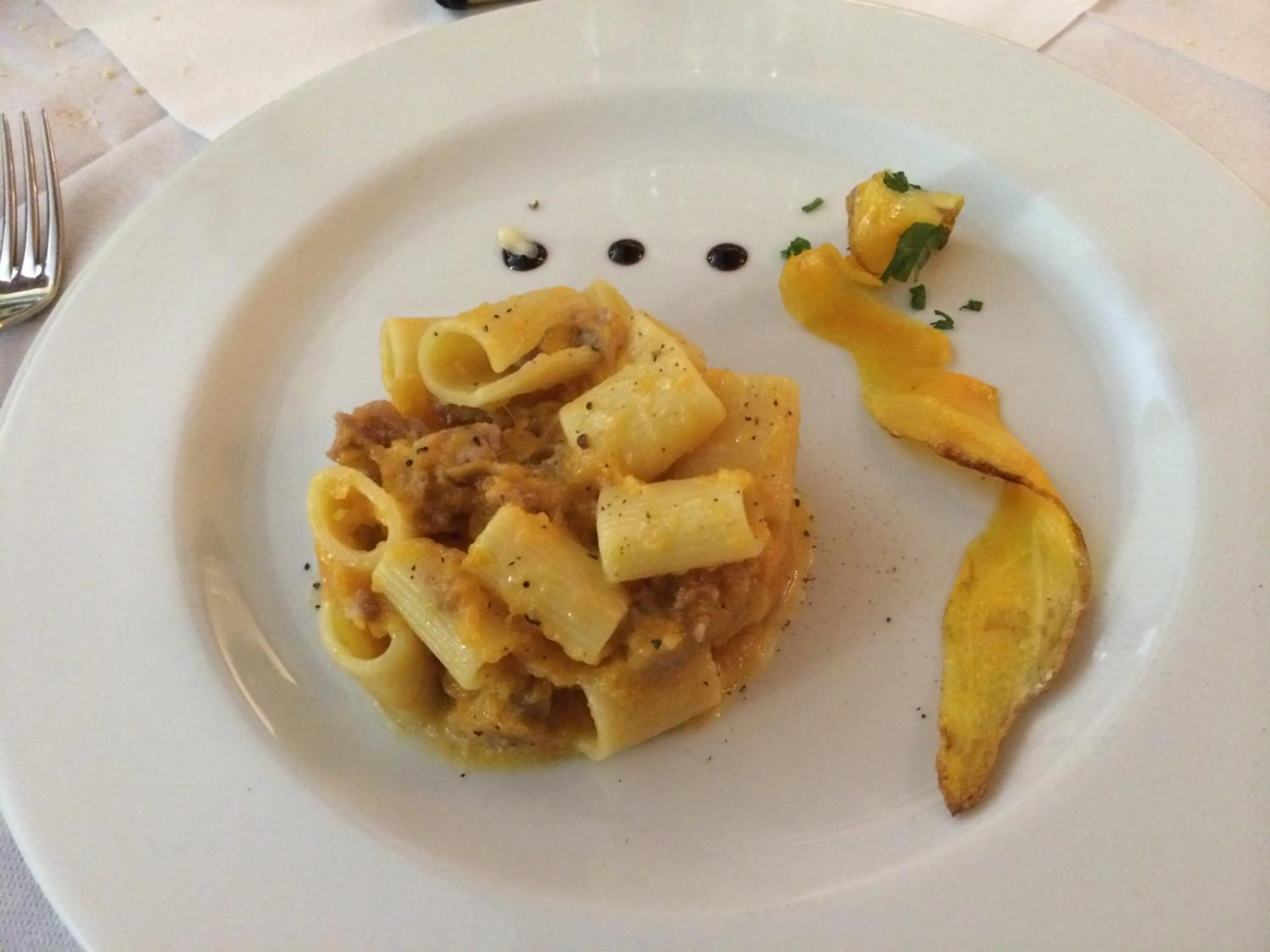 Restaurant/places to eat in Hotel Clari