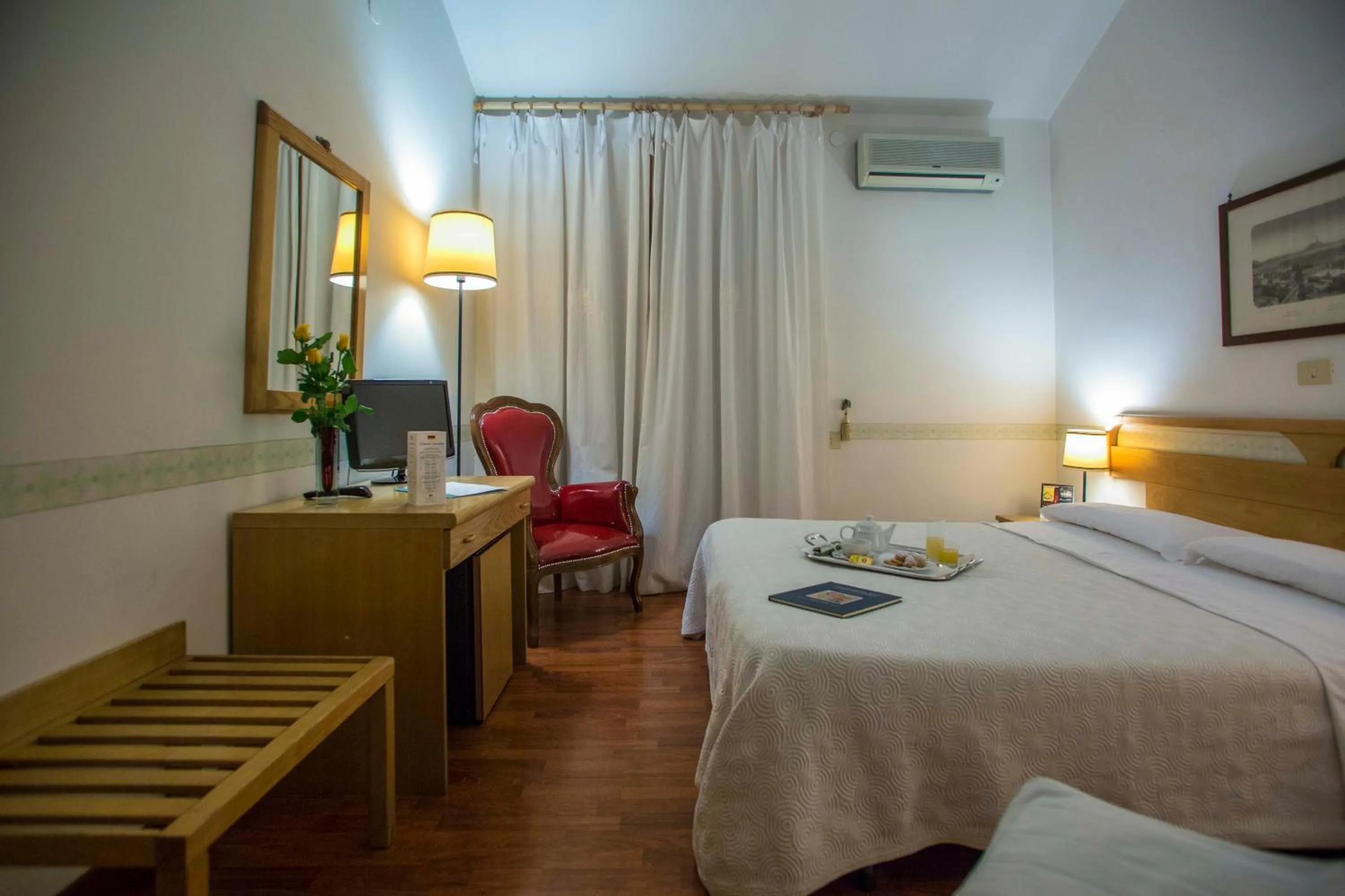 Standard Triple Room in Hotel Victoria Maiorino