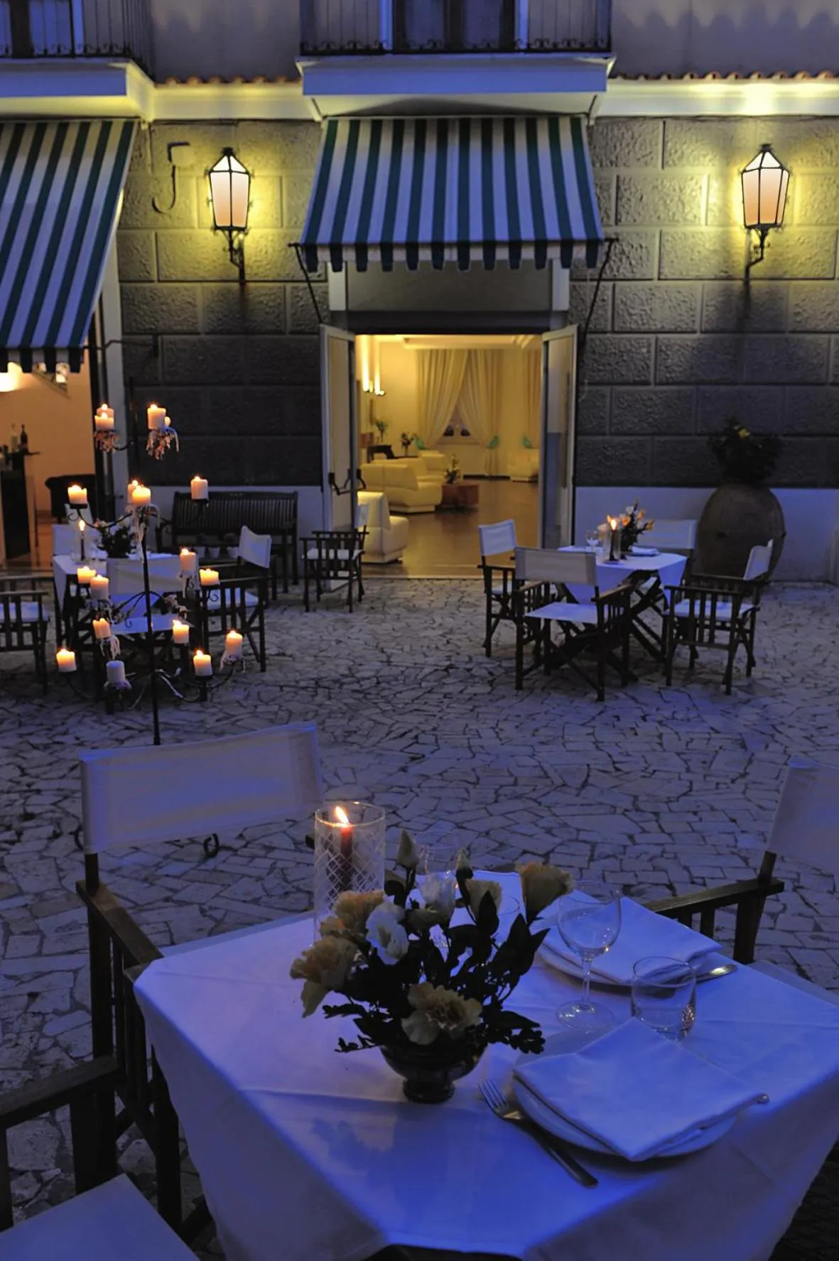 Patio in Hotel Victoria Maiorino