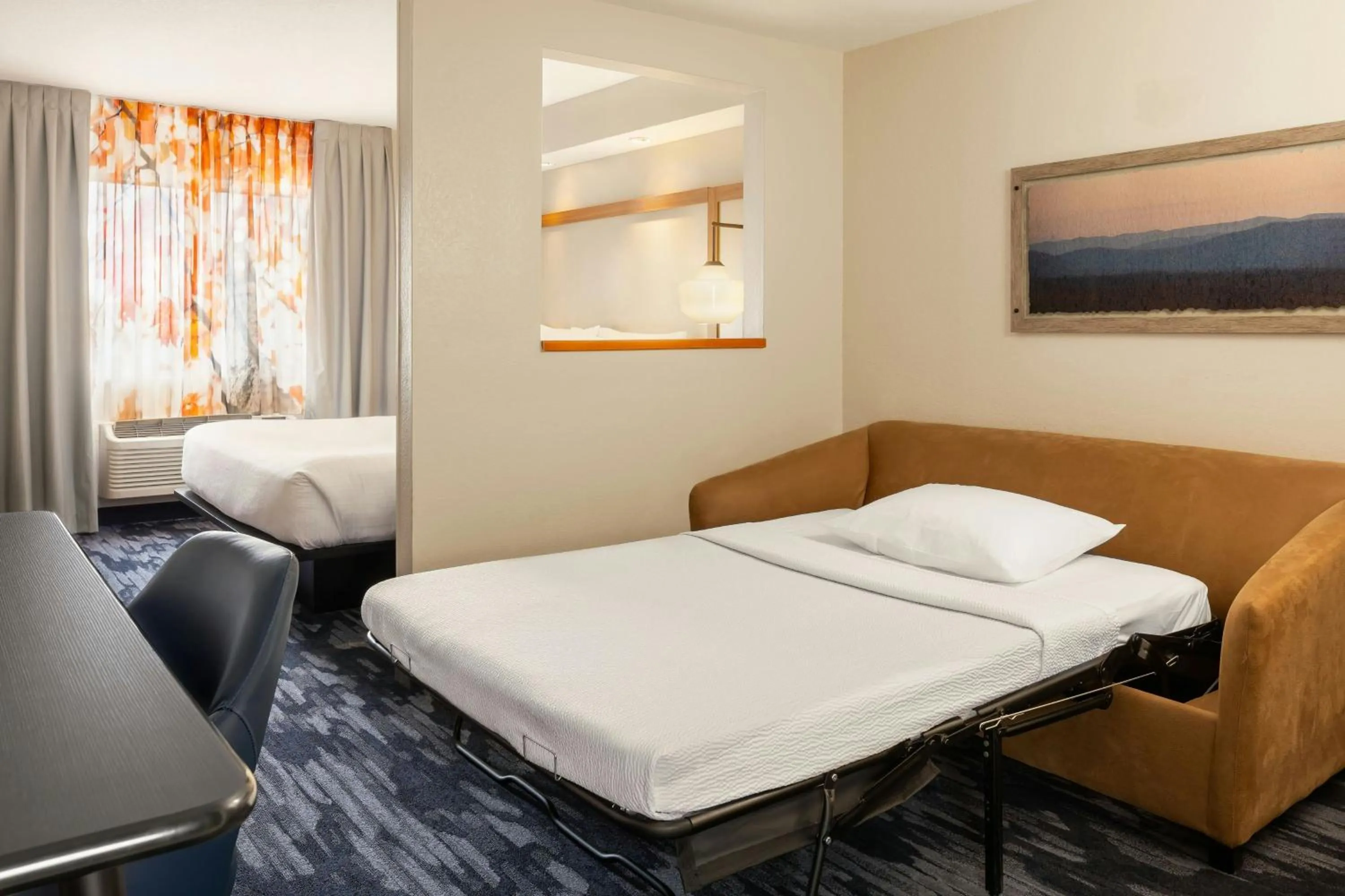 Photo of the whole room, Bed in Fairfield Inn & Suites Minneapolis St. Paul/Roseville