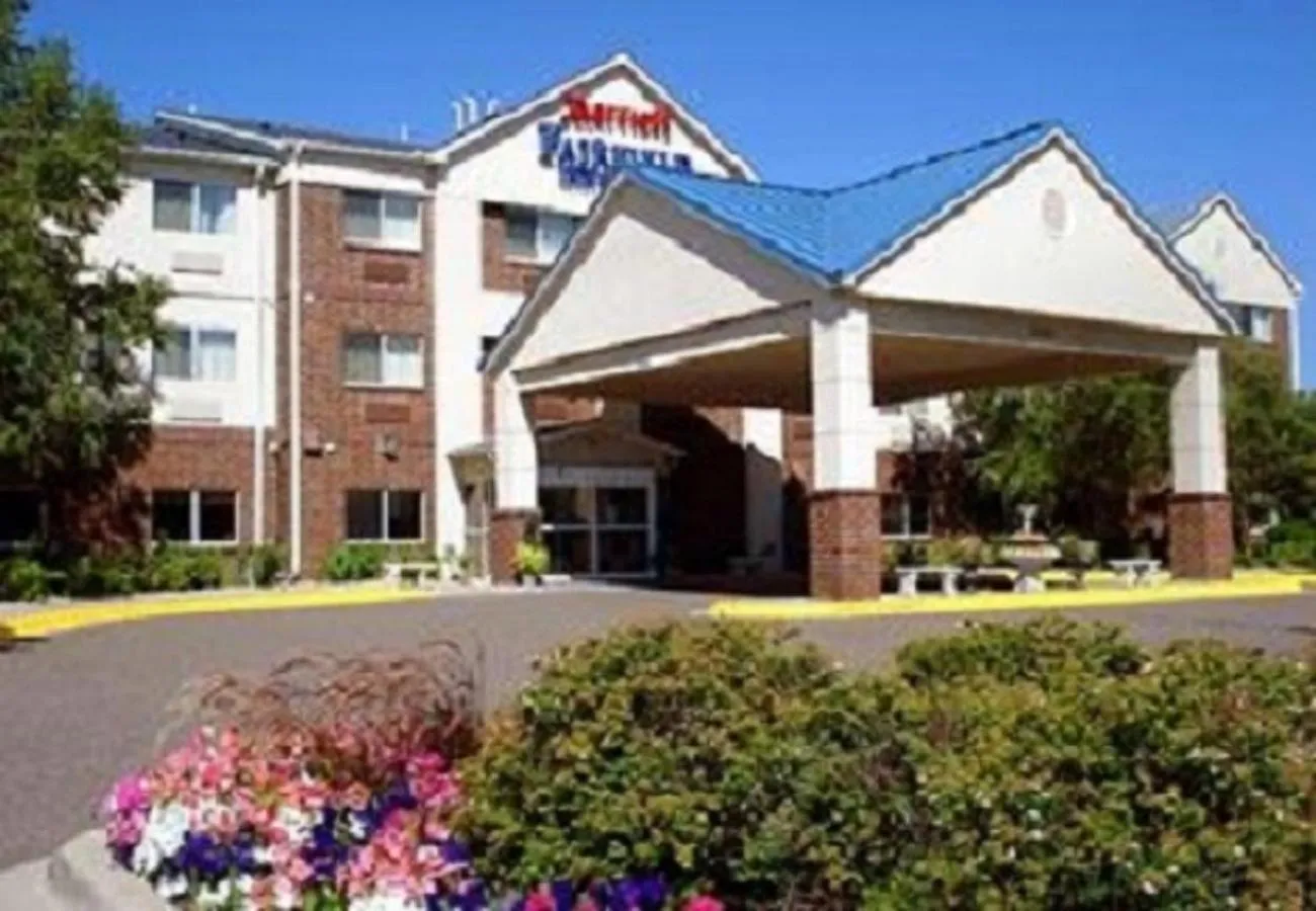 Property building in Fairfield Inn & Suites Minneapolis St. Paul/Roseville