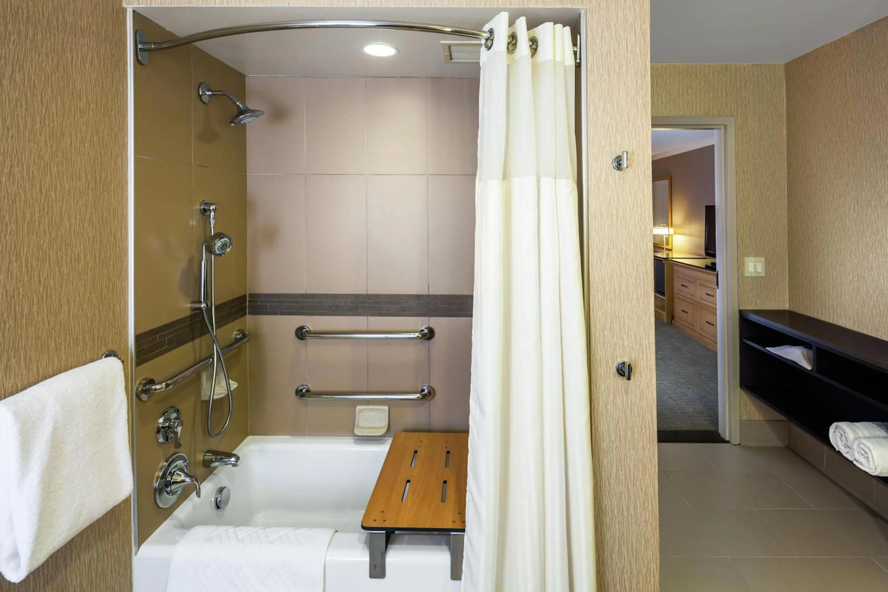 Bathroom, Bed in DoubleTree by Hilton Sonoma Wine Country