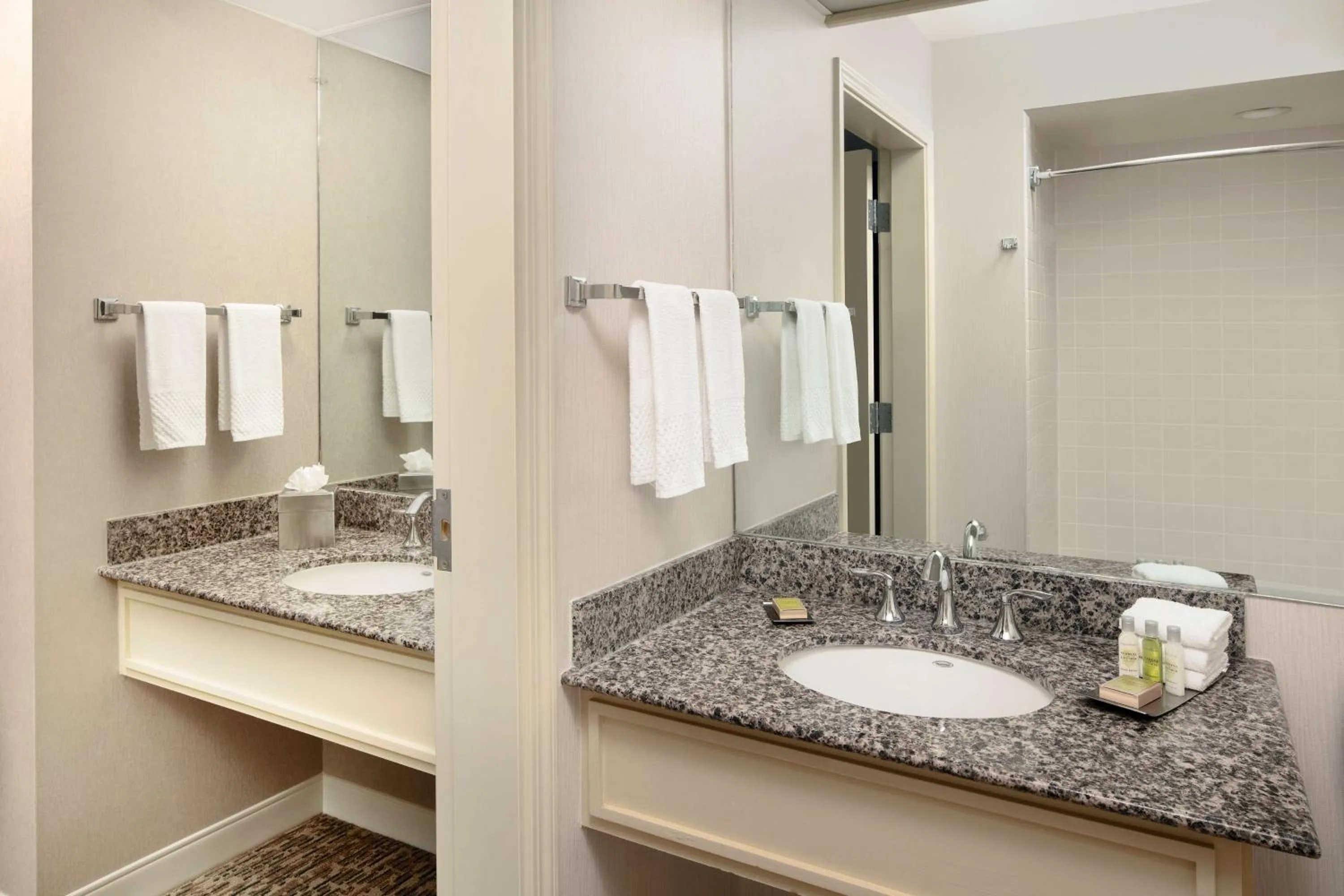 Bathroom in DoubleTree by Hilton Sonoma Wine Country