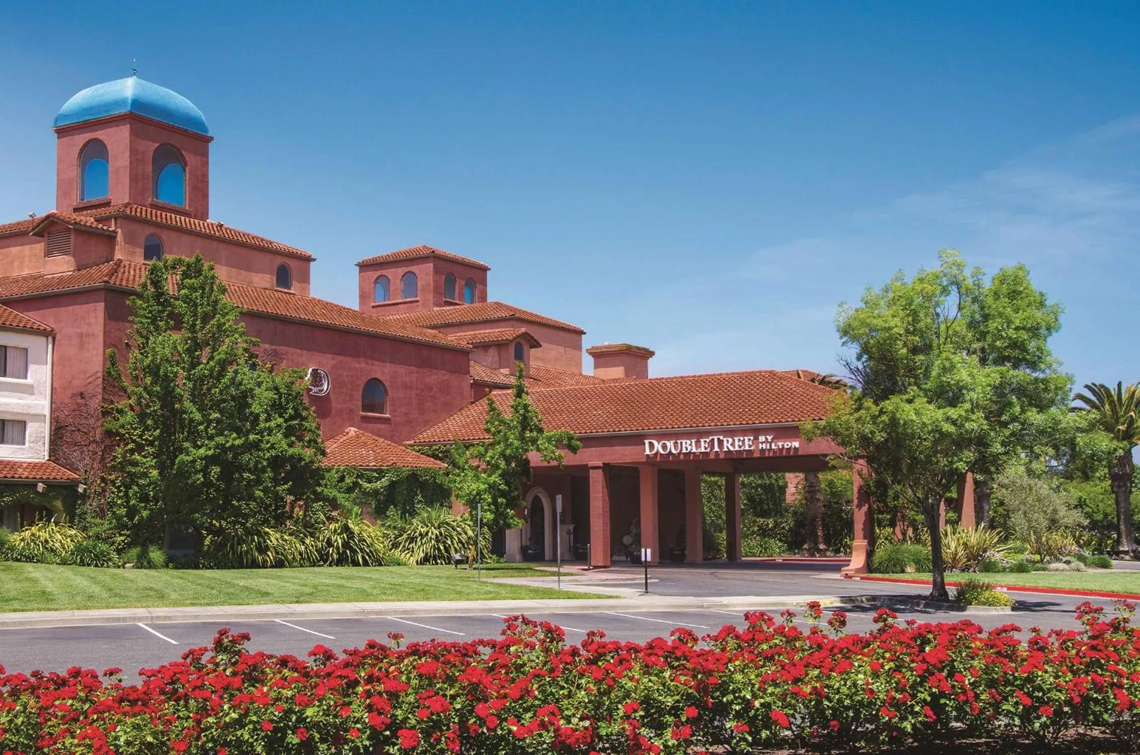 Property building in DoubleTree by Hilton Sonoma Wine Country