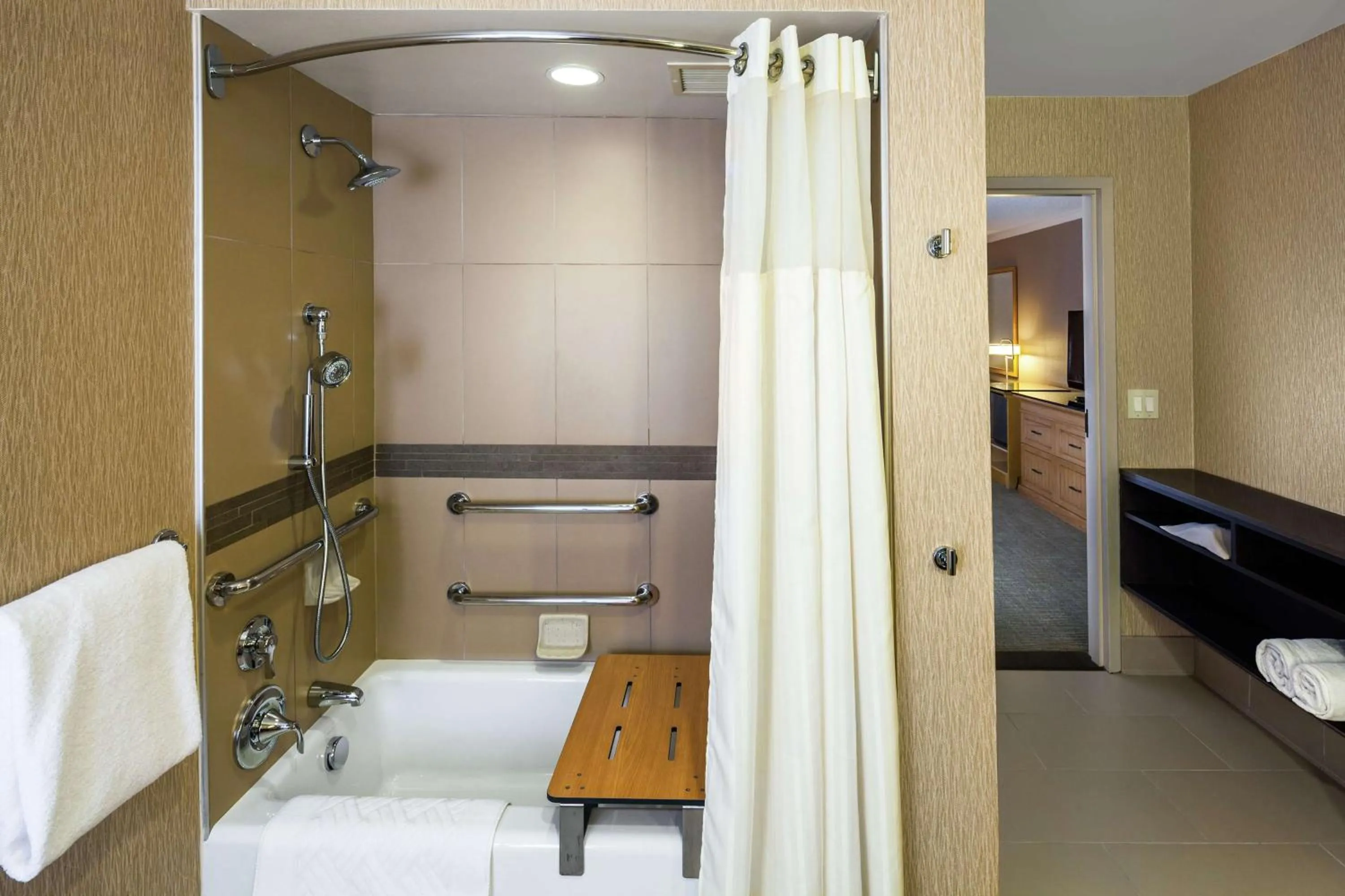 Bathroom, Bed in DoubleTree by Hilton Sonoma Wine Country