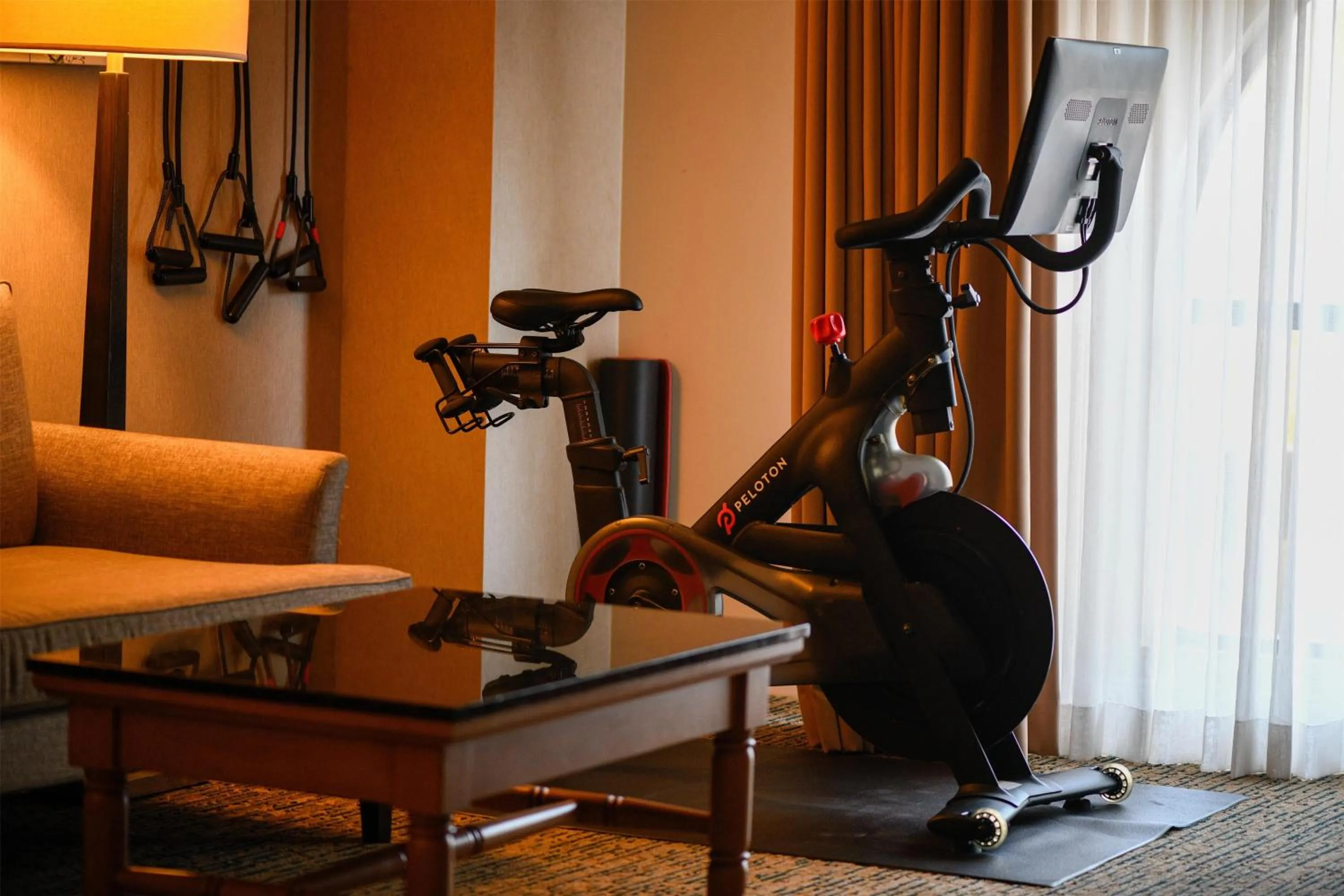 Living room in DoubleTree by Hilton Sonoma Wine Country