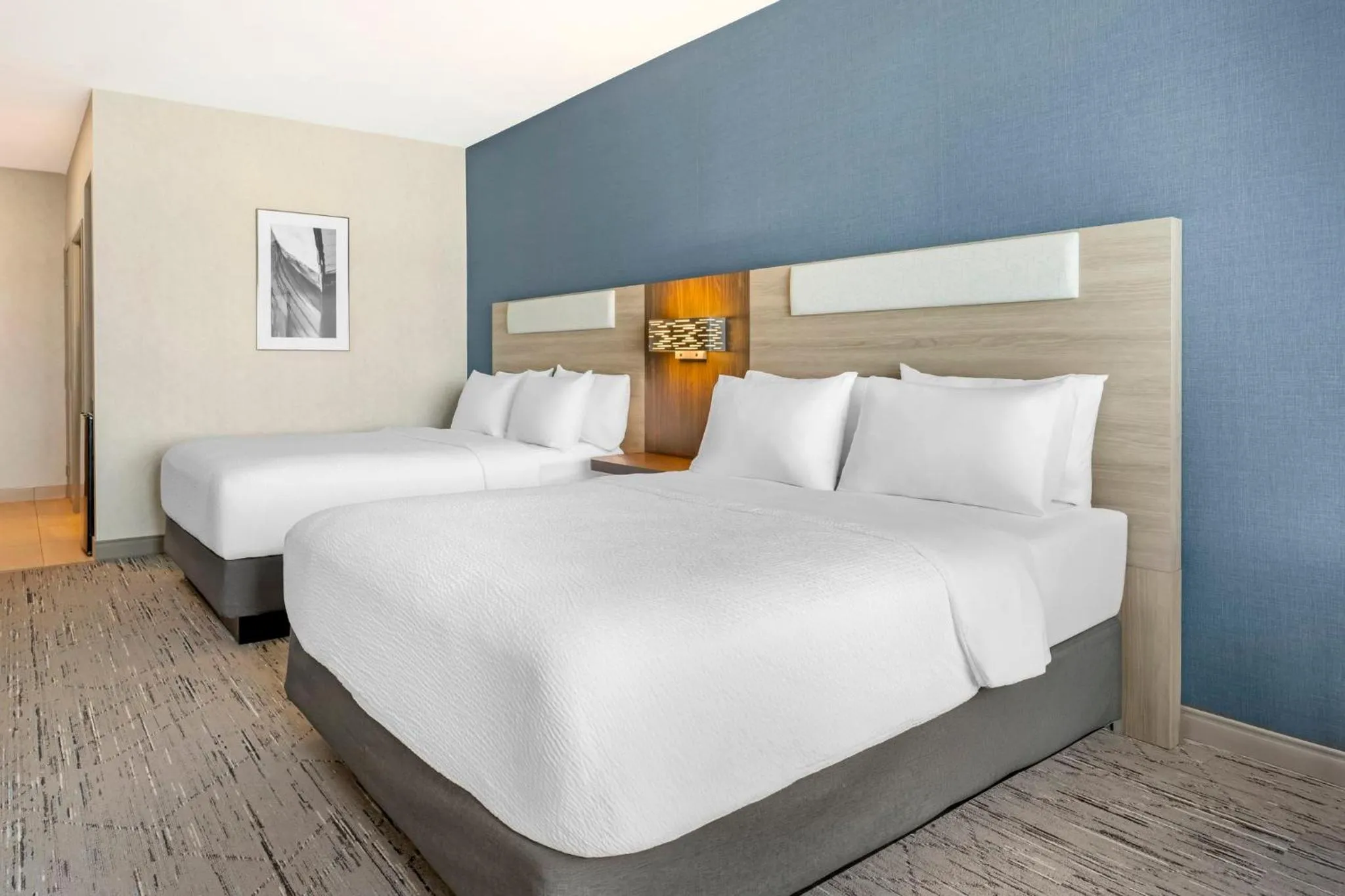 Photo of the whole room, Bed in Holiday Inn Express Hotel & Suites Astoria by IHG
