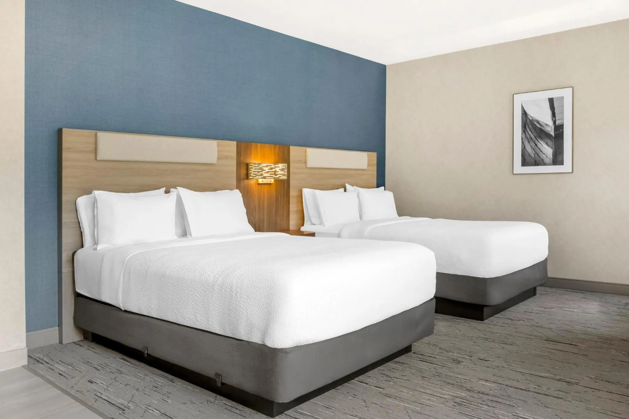 Photo of the whole room, Bed in Holiday Inn Express Hotel & Suites Astoria by IHG