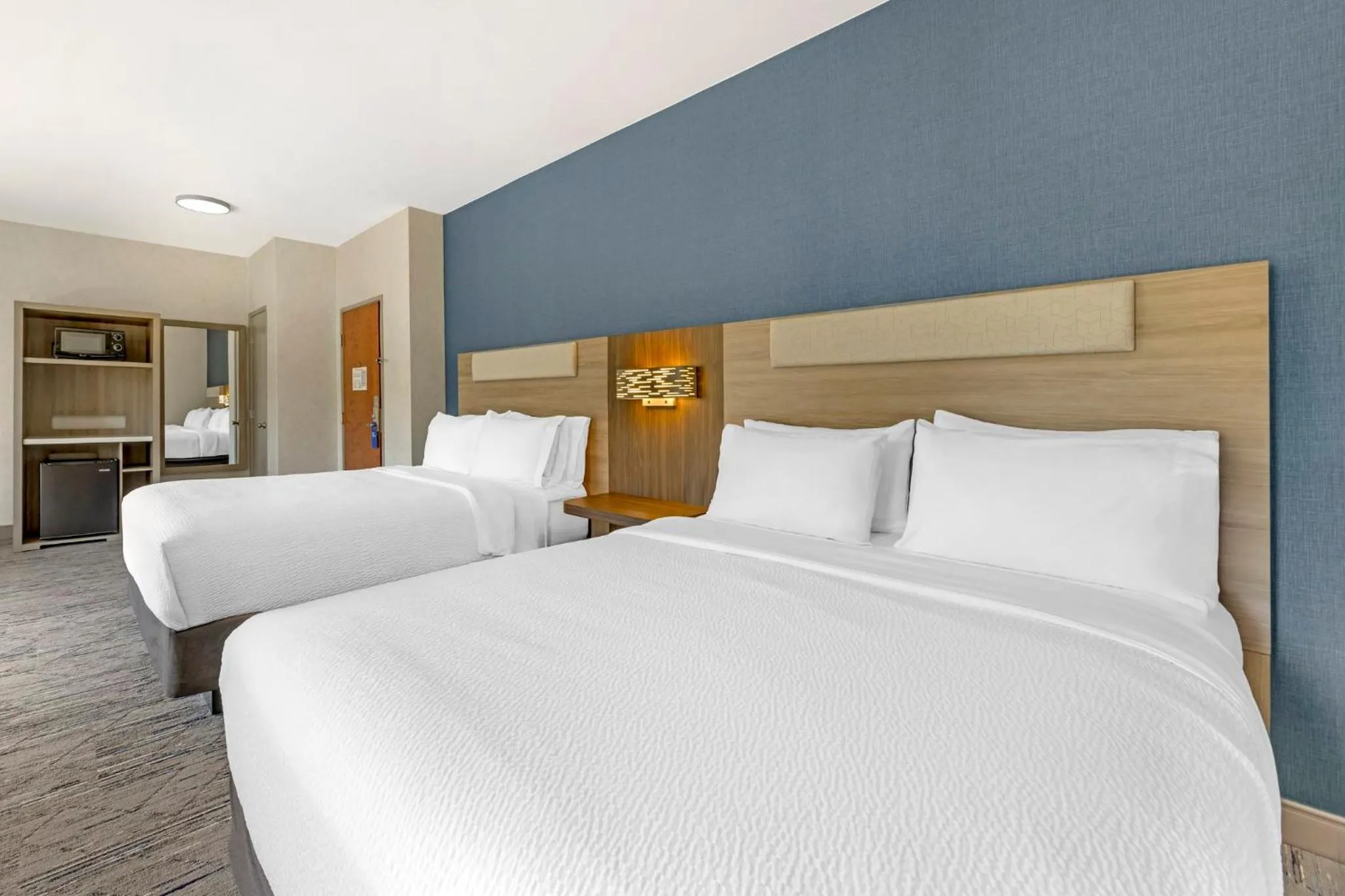 Photo of the whole room, Bed in Holiday Inn Express Hotel & Suites Astoria by IHG