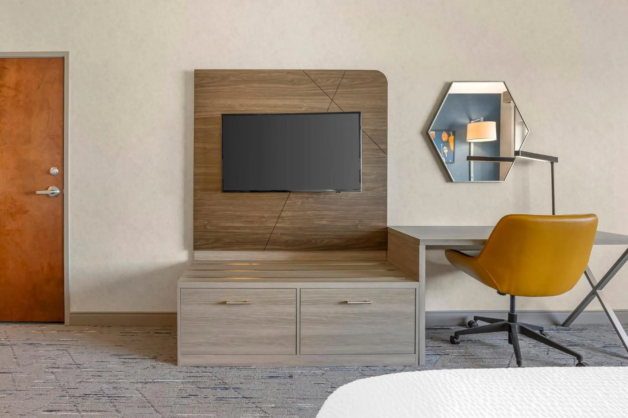 Photo of the whole room in Holiday Inn Express Hotel & Suites Astoria by IHG