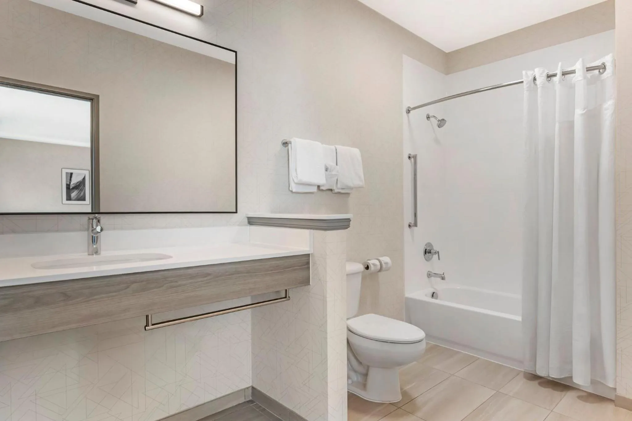 Bathroom in Holiday Inn Express Hotel & Suites Astoria by IHG