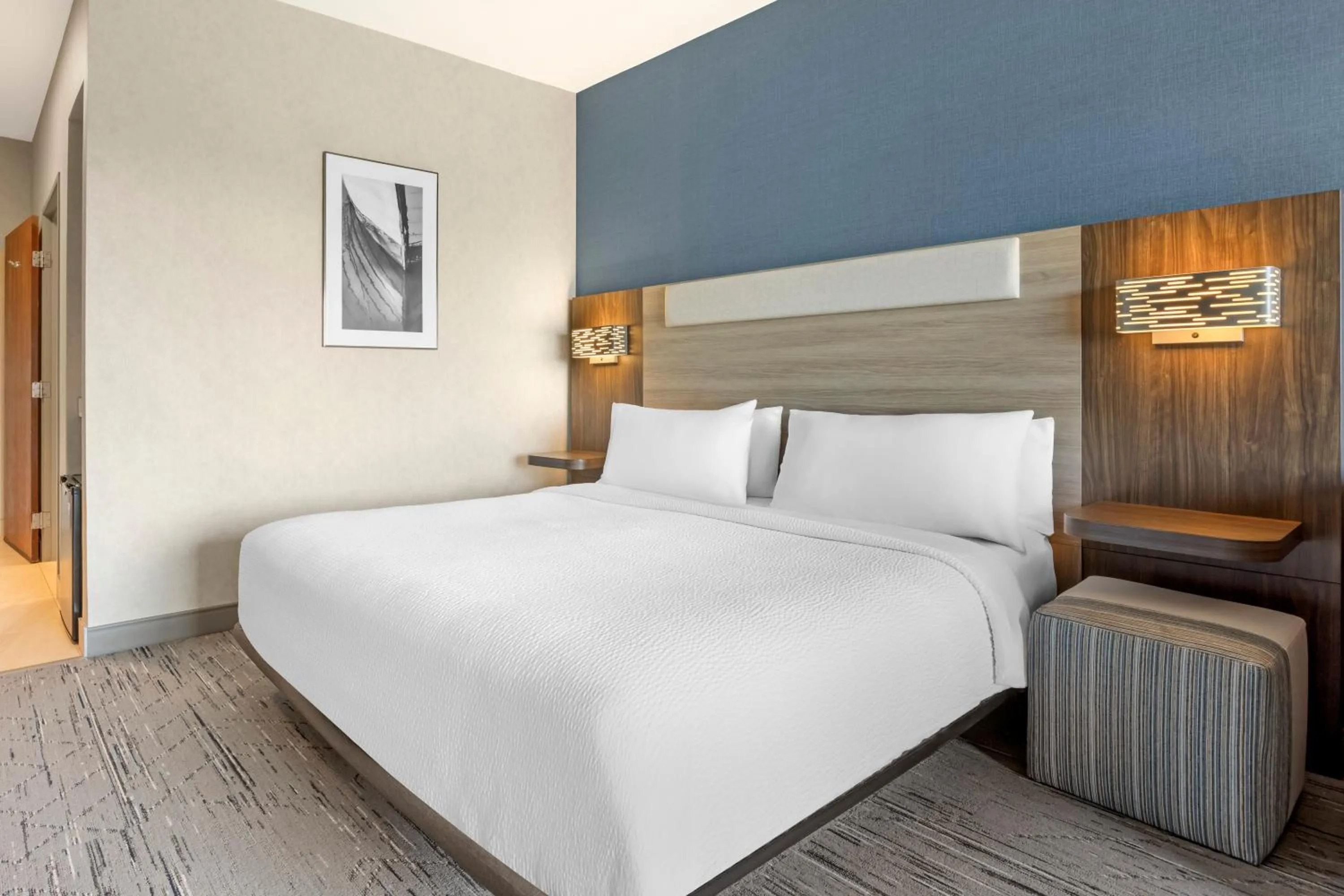 Bed in Holiday Inn Express Hotel & Suites Astoria by IHG