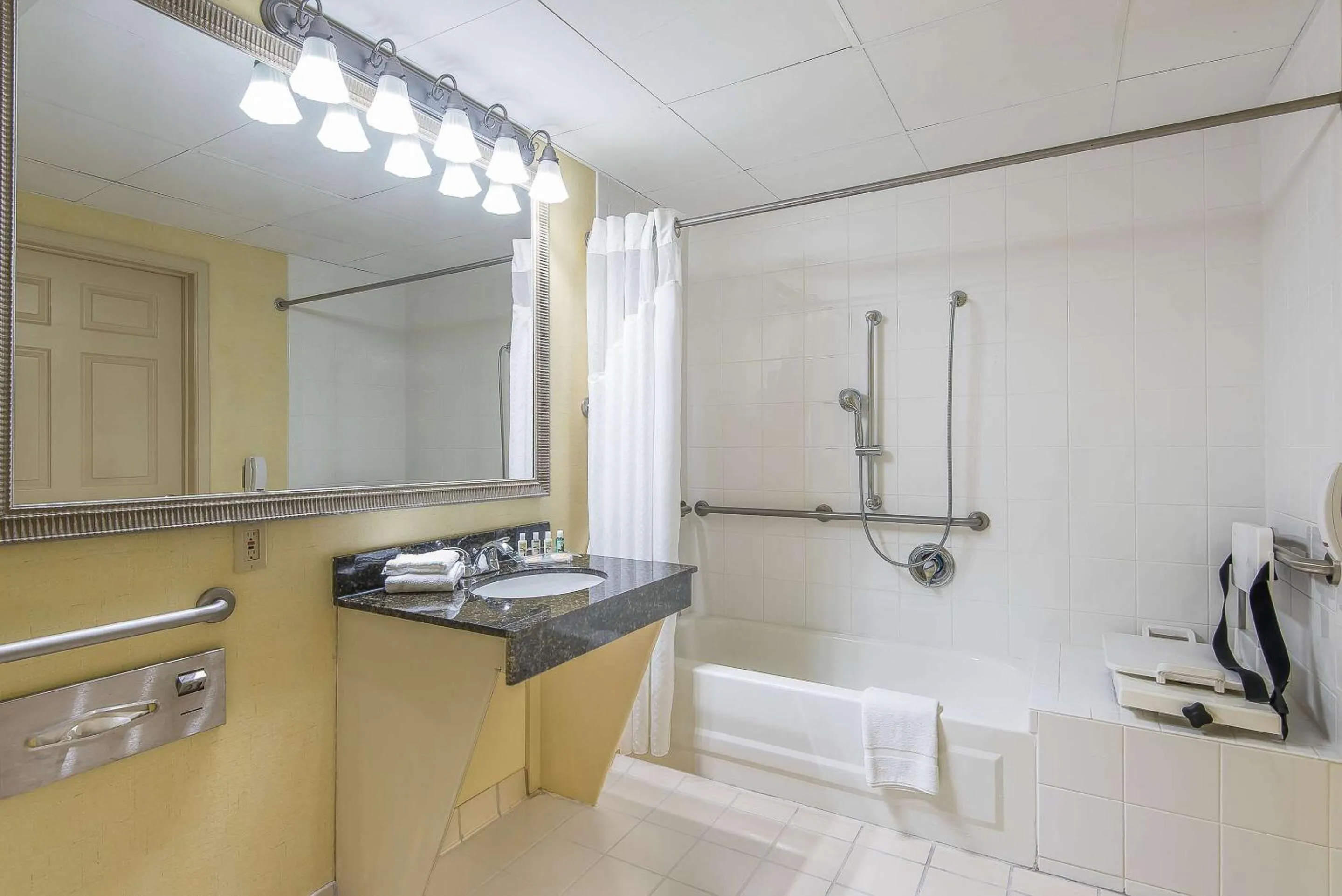 Bedroom, Bathroom in Clarion Hotel