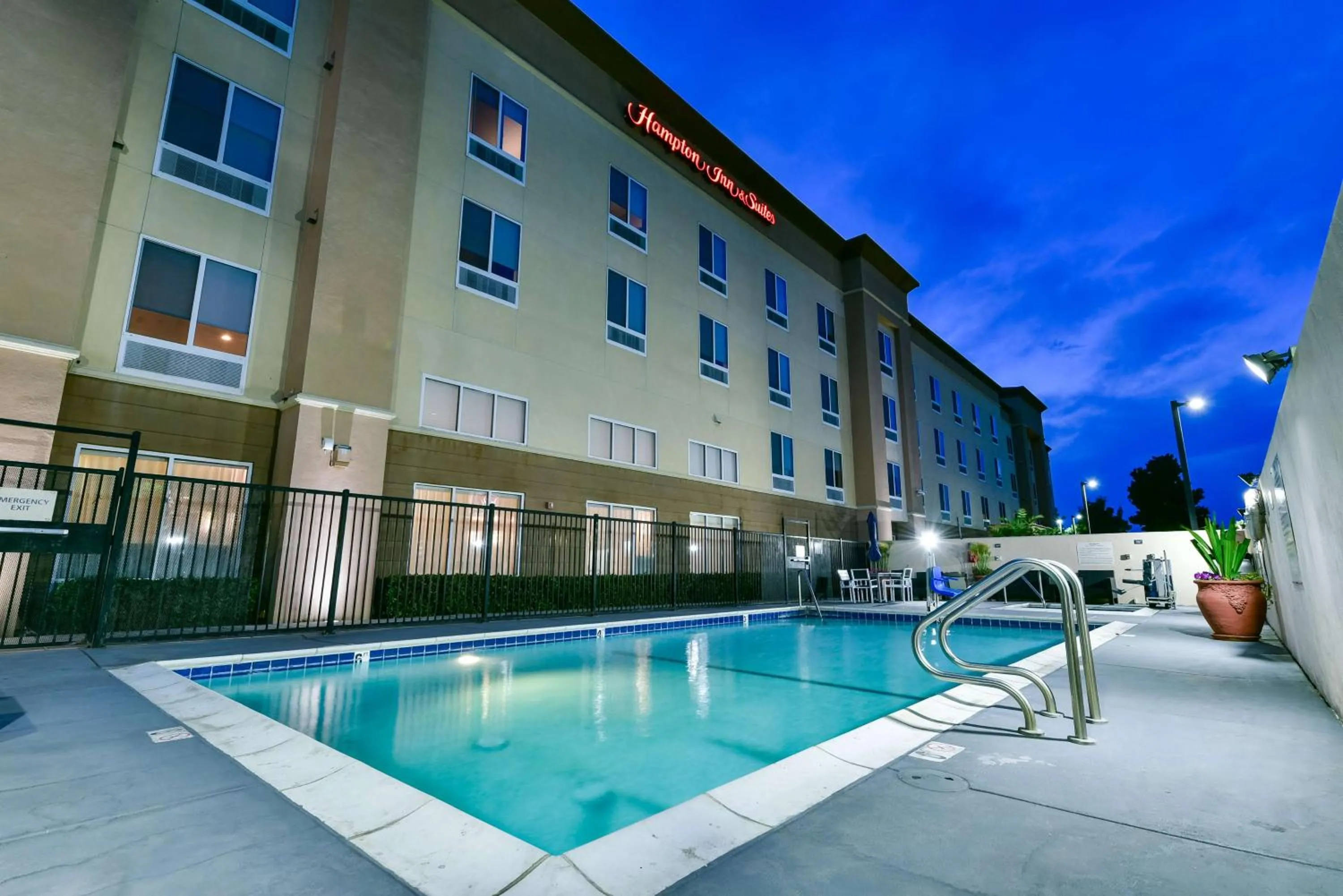 Pool view in Hampton Inn & Suites Pittsburg