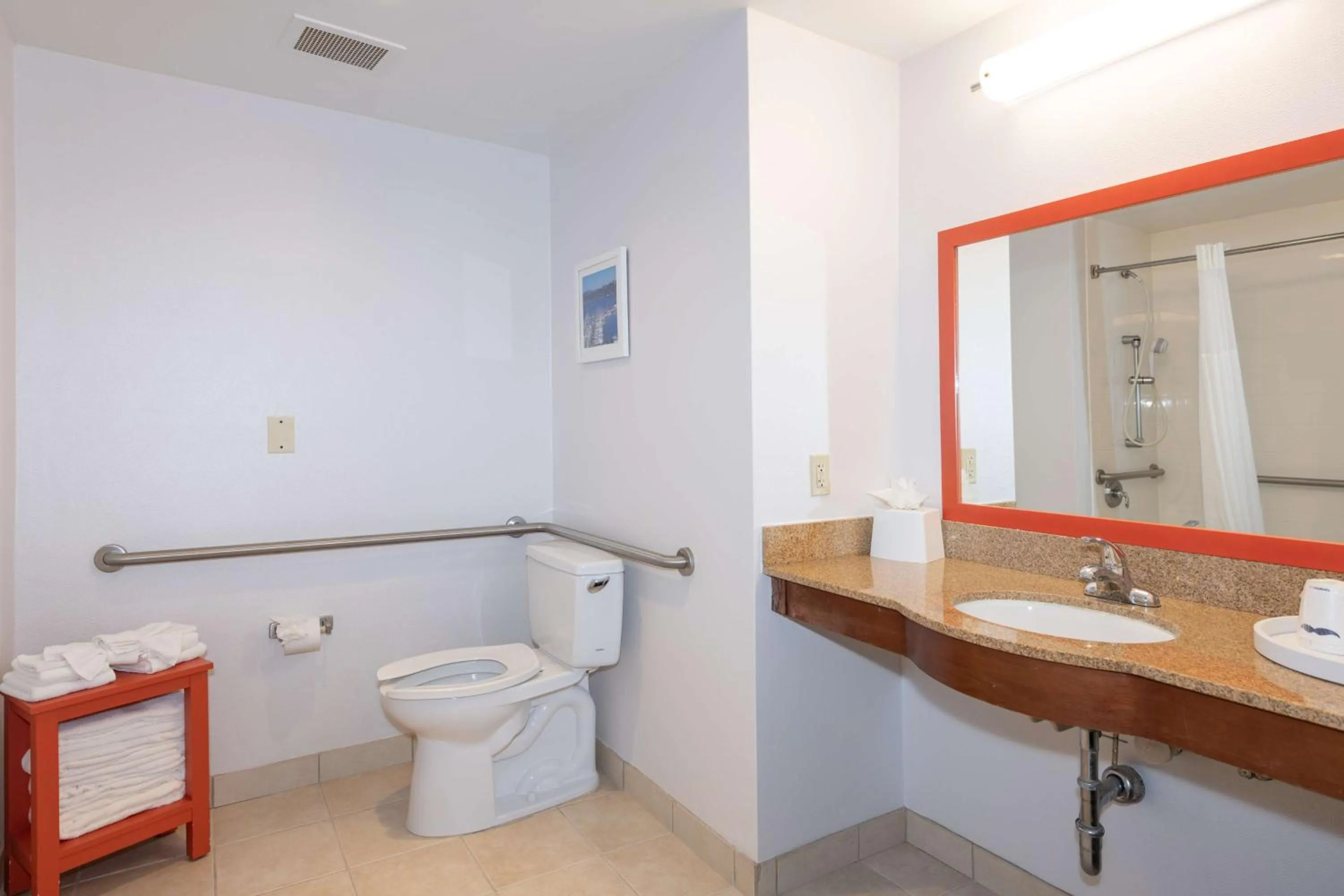 Bathroom in Hampton Inn & Suites Pittsburg